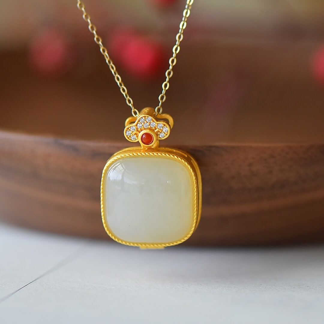 An Exquisite Sterling Silver Inlaid White Jade Necklace: An Exquisite Sterling Silver Inlaid White Jade Necklace,Size:17mmx17mm 纯银镶白玉项链
