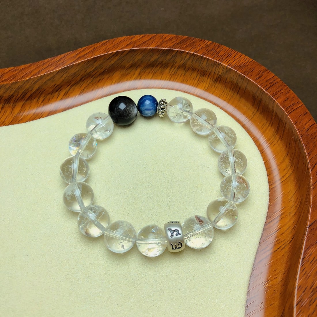 An Exquisite Crystal Bracelet: An Exquisite Crystal Bracelet,Size:11.2mm,Weight:32.7g 水晶手串