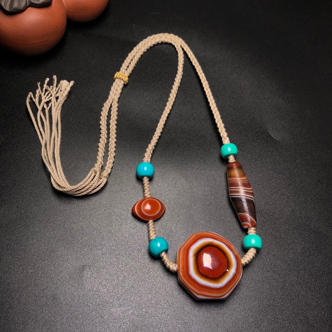 A Precious Agate Necklace: A Precious Agate Necklace,Size:32.5mmx18mm 玛瑙项链