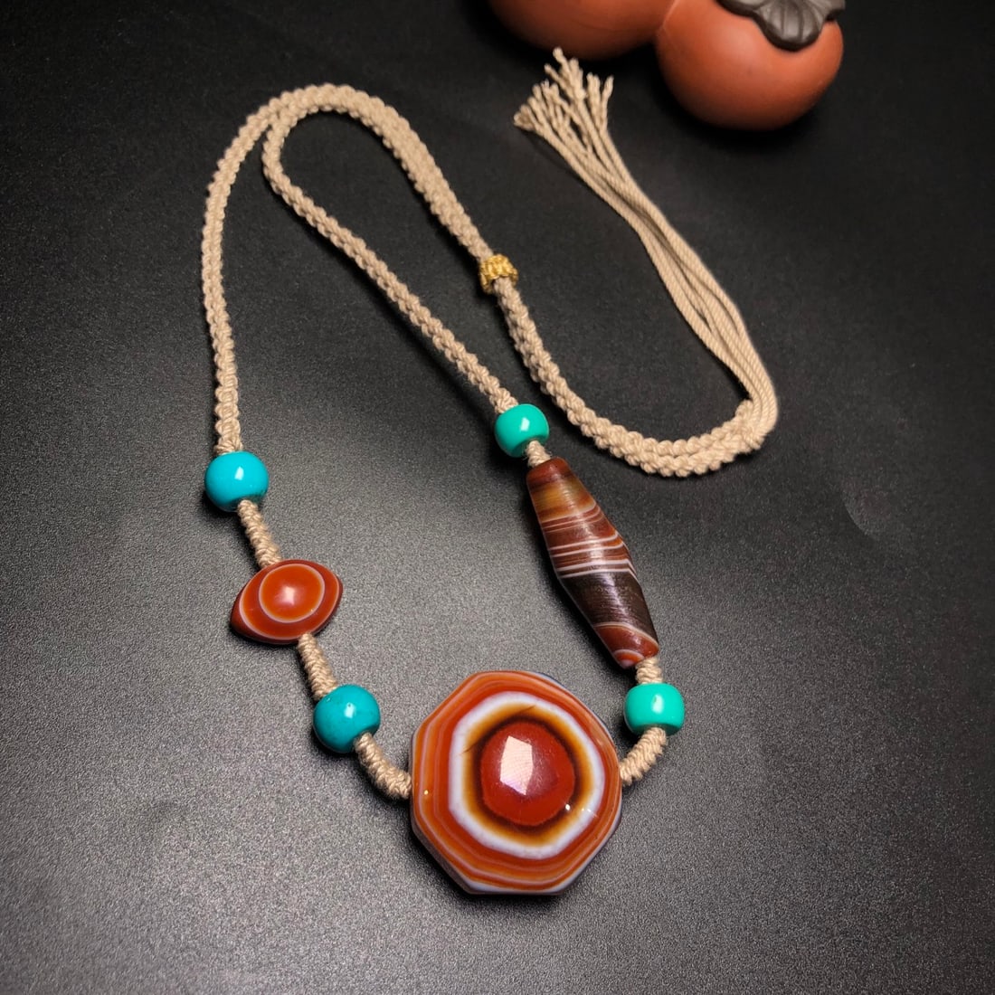 A Precious Agate Necklace - 2