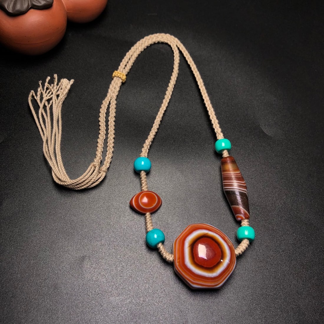 A Precious Agate Necklace - 5