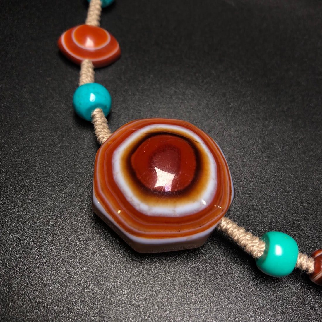 A Precious Agate Necklace - 7