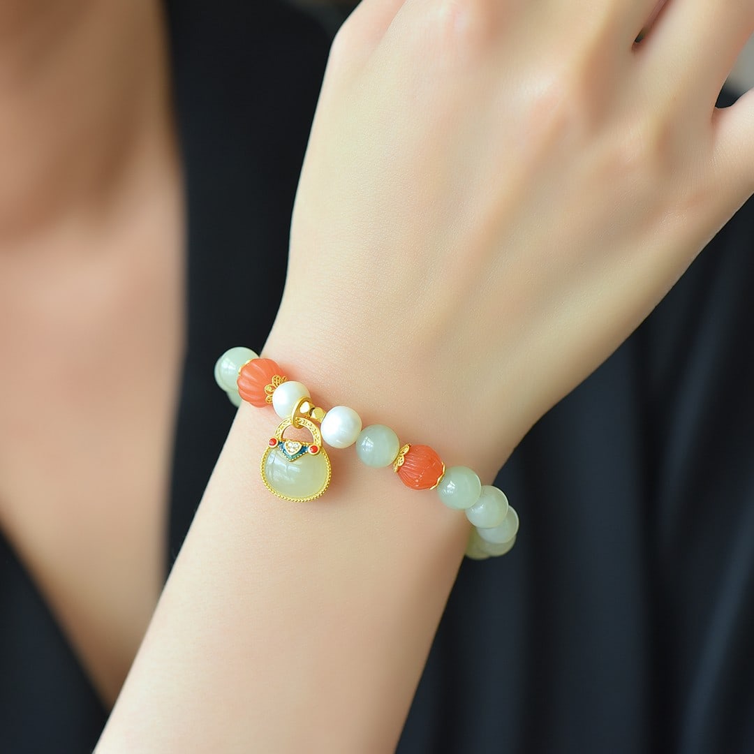 An Exquisite Sterling Silver-Gold Plated Inlaid Sapphire Bracelet,Inlaid Pearl: An Exquisite Sterling Silver-Gold Plated Inlaid Sapphire Bracelet,Inlaid Pearl,Size:8mm 纯银镀金镶青玉手链,嵌珍珠