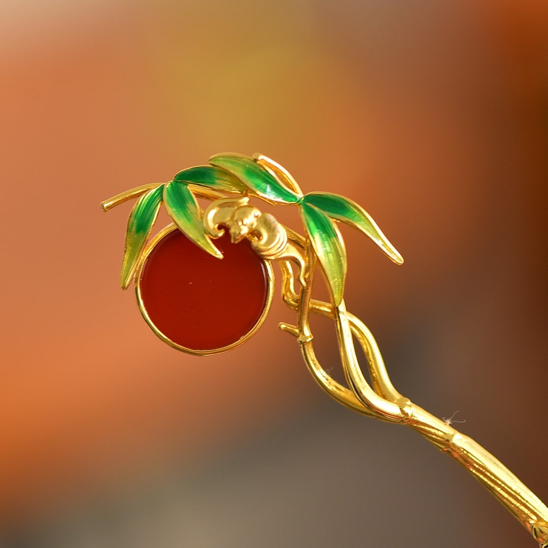 An Exquisite Sterling Silver-Gold Plated Inlaid Agate Hairpin: An Exquisite Sterling Silver-Gold Plated Inlaid Agate Hairpin,Size:16mmx16mm 寓意:逐步升官,事业蒸蒸日上 纯银镀