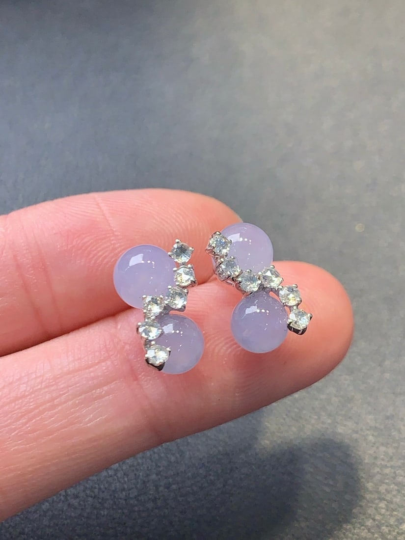 A Pair of Exquisite 18k Gold Diamond Inlaid Jadeite Earrings: A Pair of Exquisite 18k Gold Diamond Inlaid Jadeite Earrings,Size(Loose Stone):6.2mm 一对18k金钻镶嵌翡翠耳钉