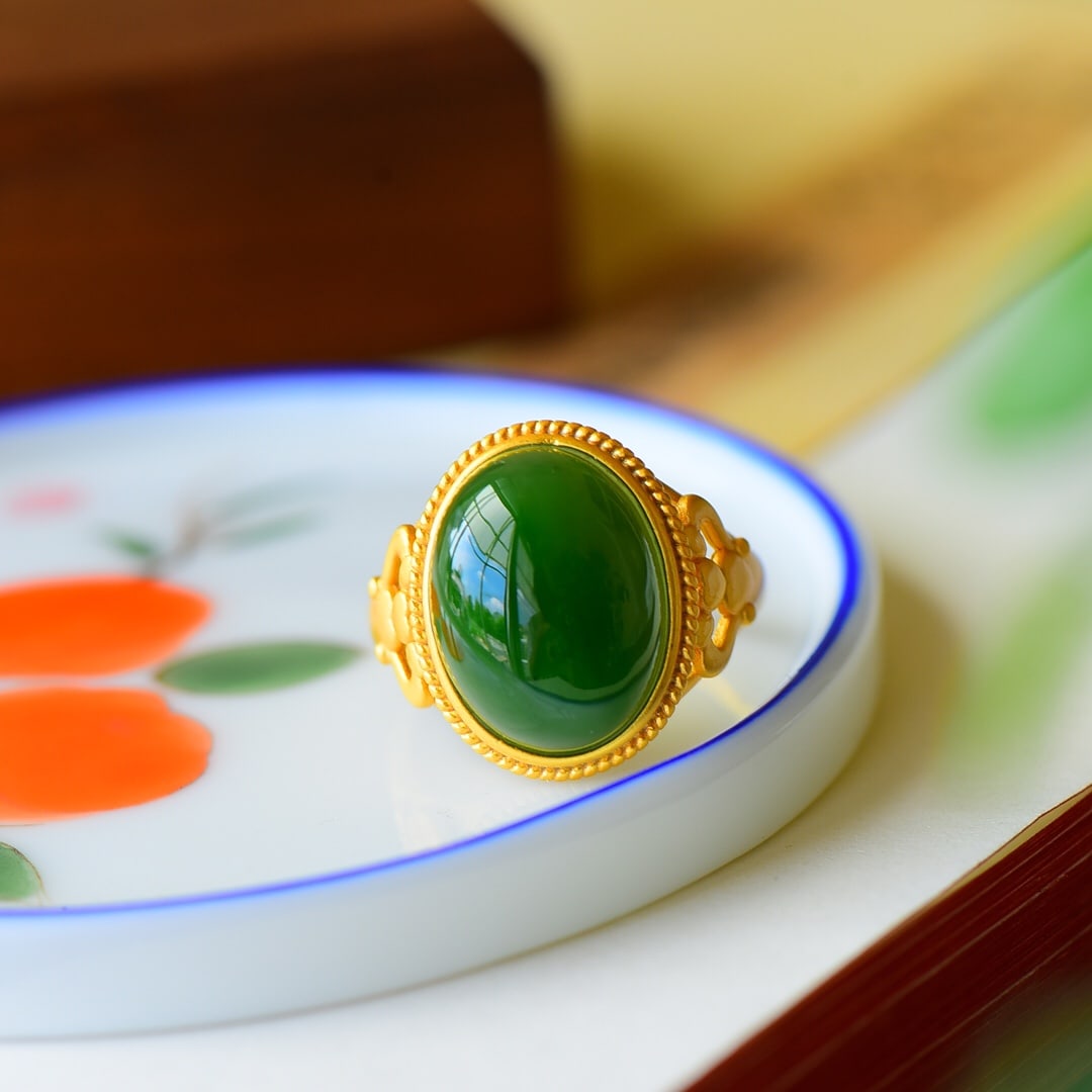 An Exquisite Sterling Silver-Gold Plated Inlaid Jasper Ring: An Exquisite Sterling Silver-Gold Plated Inlaid Jasper Ring,Size:15mmx19mm 纯银镀金镶碧玉戒指