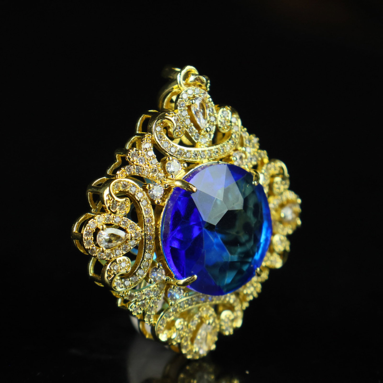 An Exquisite Pendant - 3