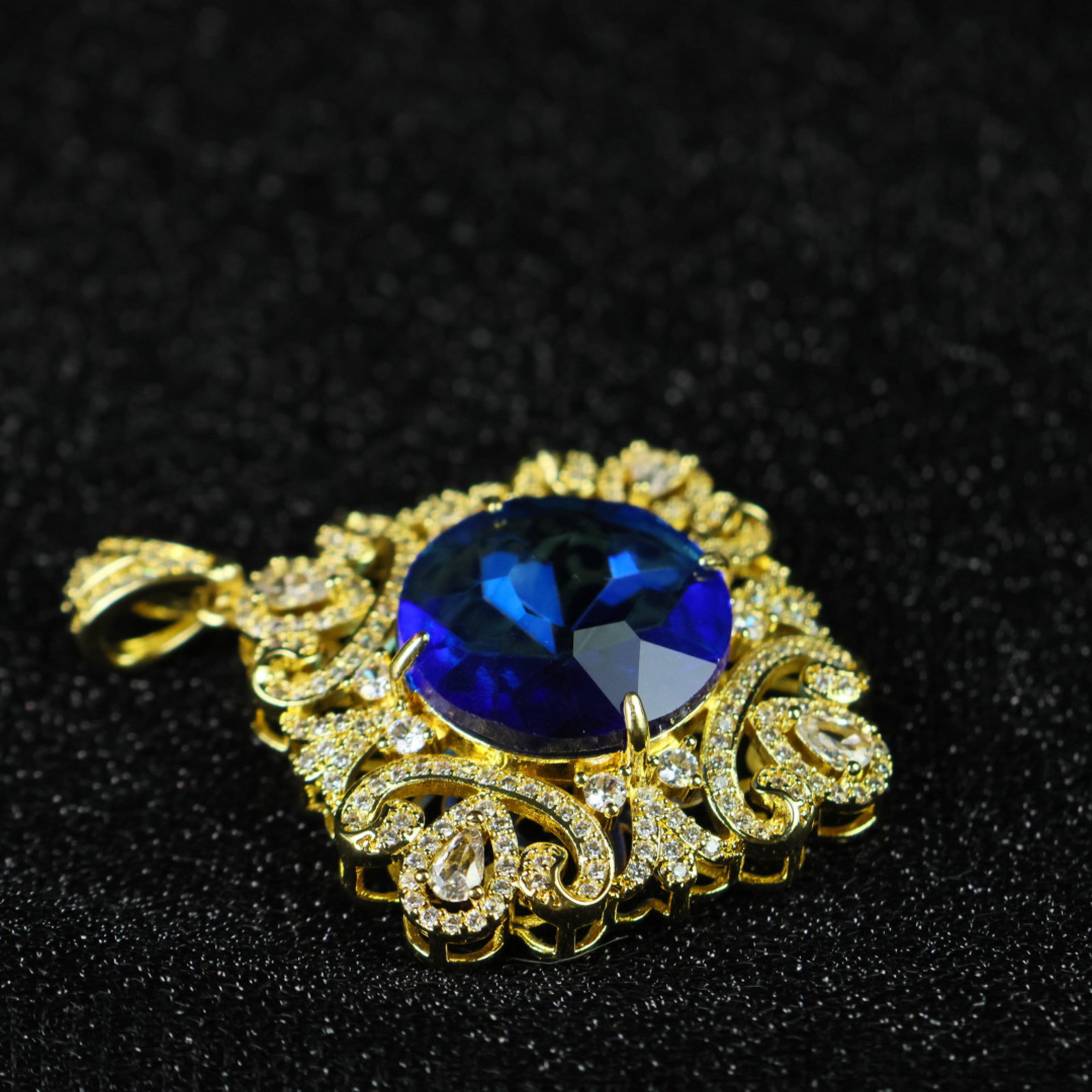 An Exquisite Pendant - 7