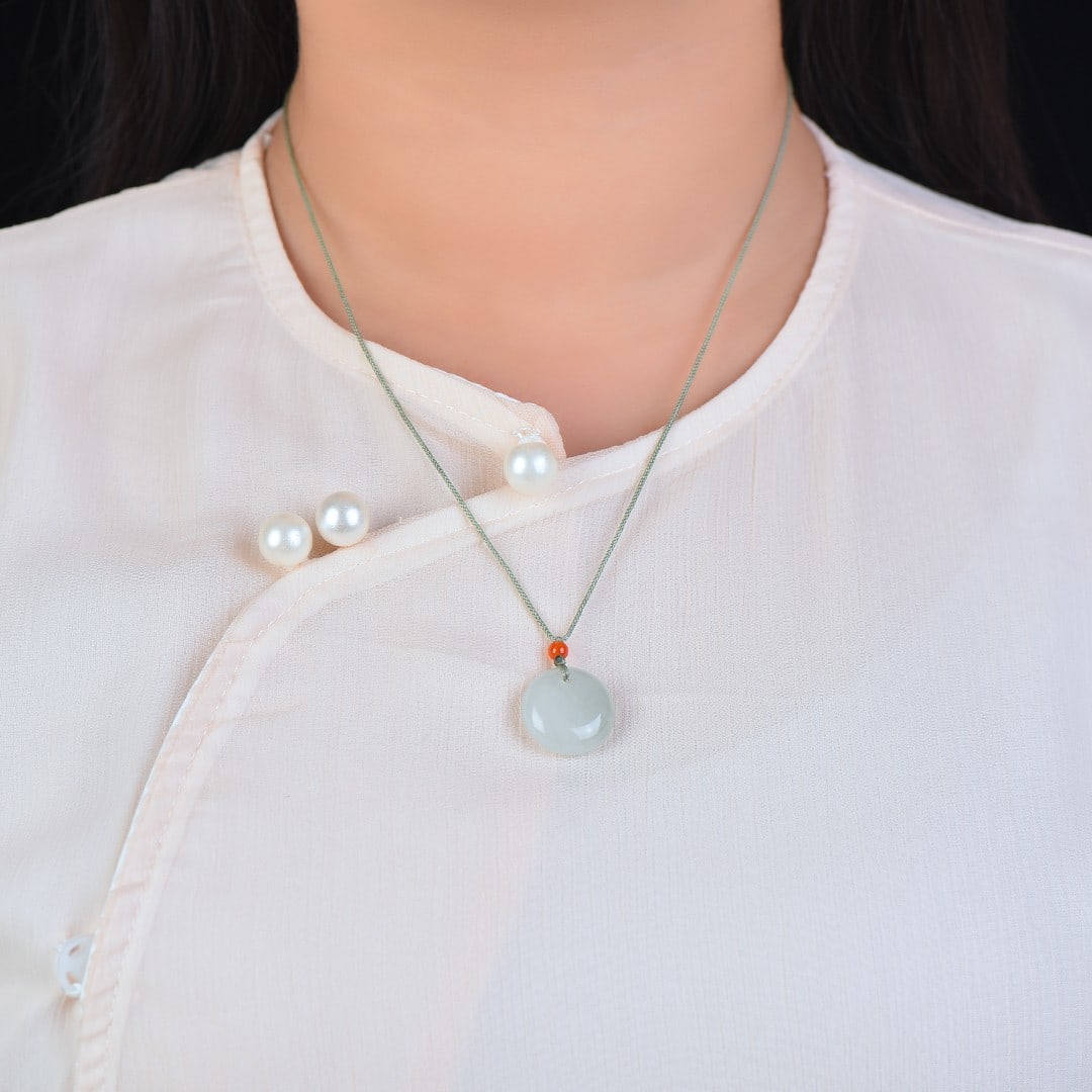 An Exquisite Jadeite Pendant: An Exquisite Jadeite Pendant,Size:20mmx20mm 翡翠挂件