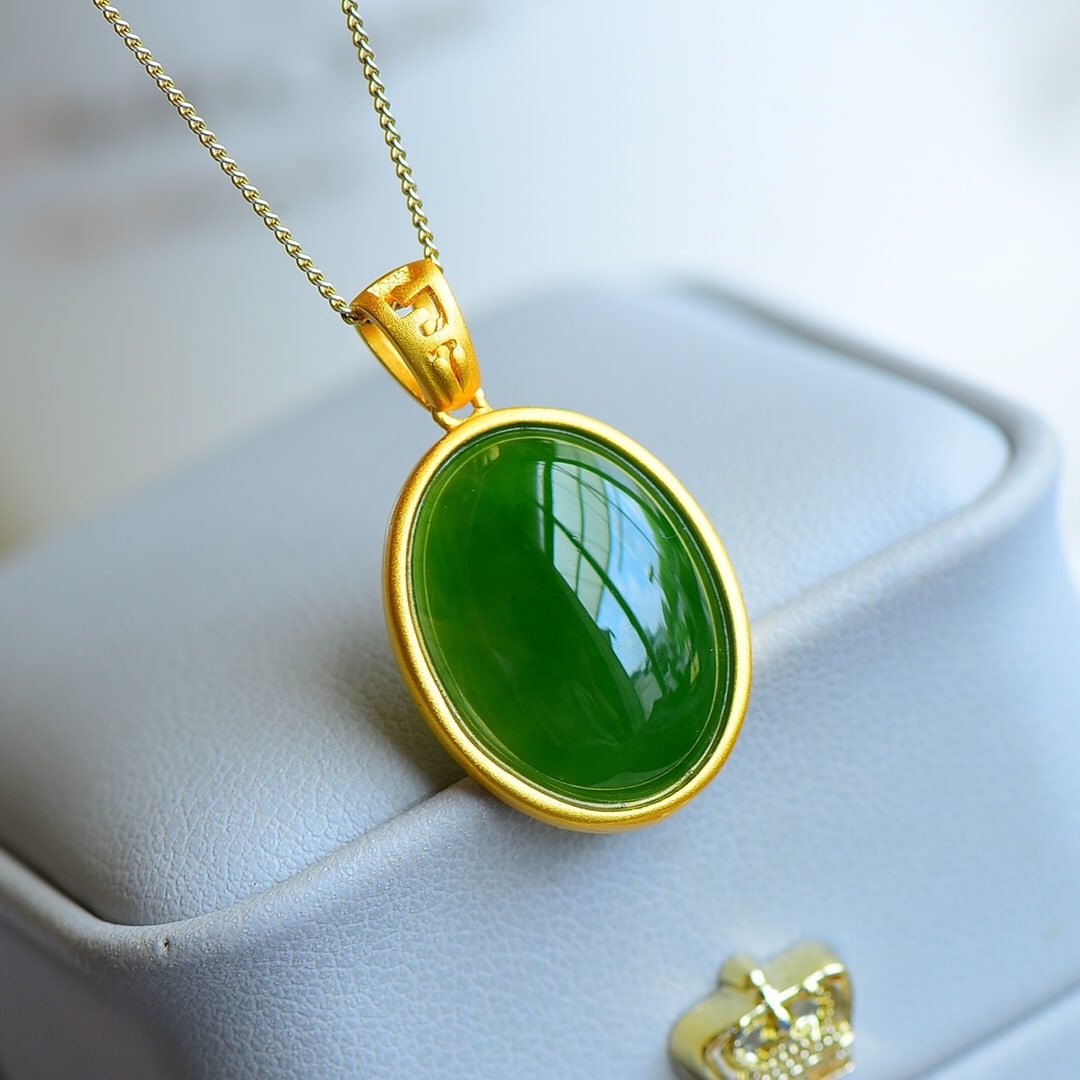 An Exquisite Sterling Silver-Gold Plated Inlaid Jasper Necklace: An Exquisite Sterling Silver-Gold Plated Inlaid Jasper Necklace 纯银镀金镶碧玉项链