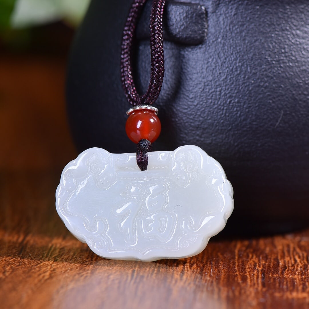 An Exquisite White Jade Pendant: An Exquisite White Jade Pendant,Size:31mmx21mm 白玉挂件