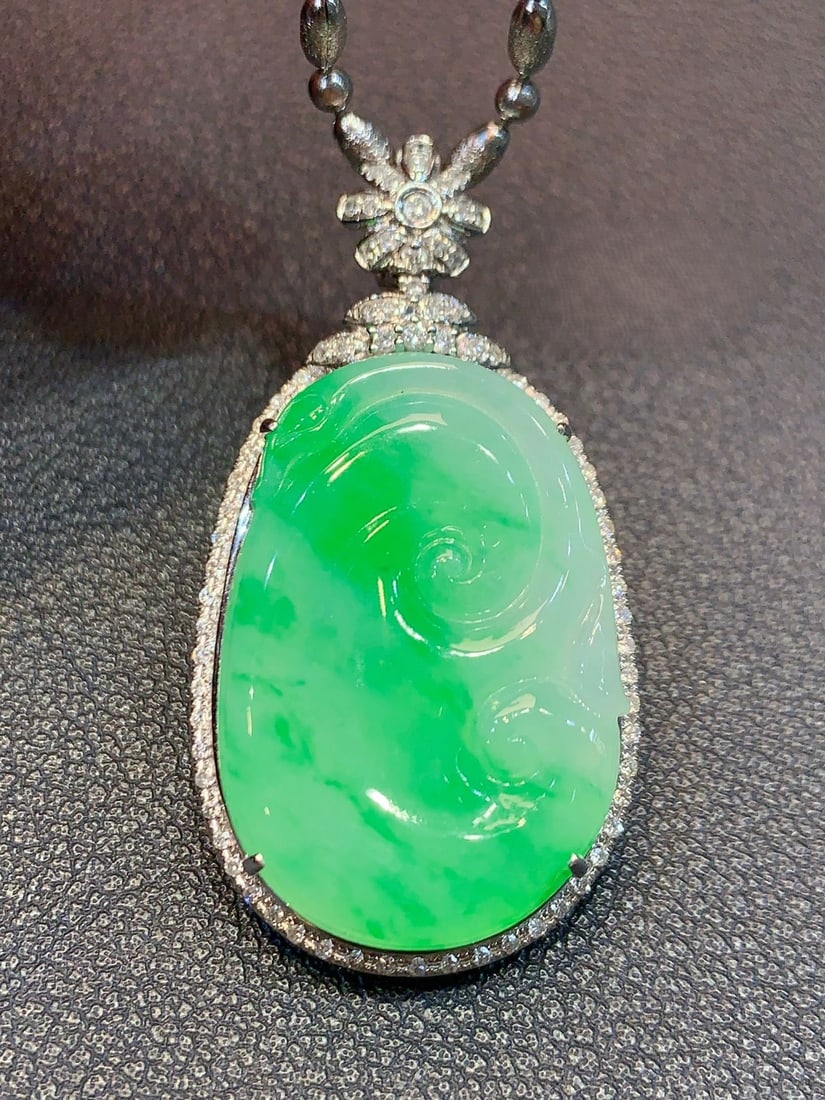 An Exquisite 18k Gold Diamond Inlaid Jadeite Pendant: An Exquisite 18k Gold Diamond Inlaid Jadeite Pendant,Size(Loose Stone):26mmx18mmx3.5mm 18k金钻镶嵌翡翠吊坠