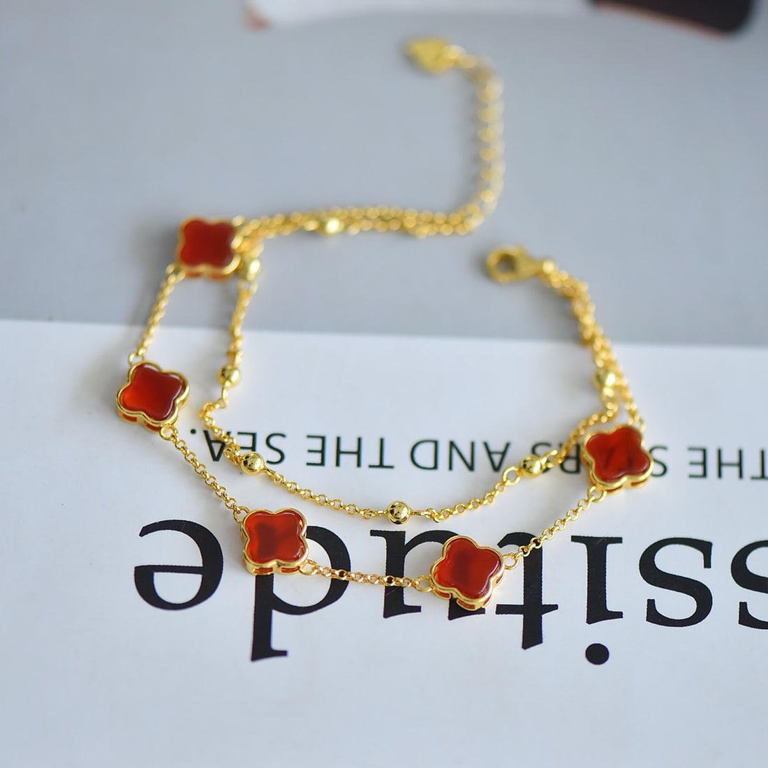 An Exquisite Sterling Silver-Gold Plated Inlaid Agate Bracelets: An Exquisite Sterling Silver-Gold Plated Inlaid Agate Bracelets,Size:8mmx8mm 纯银镀金镶玛瑙手链