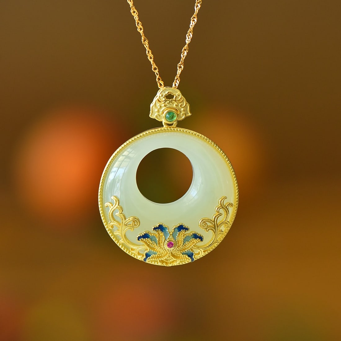 An Exquisite Sterling Silver-Gold Plated Inlaid White Jade Pendant: An Exquisite Sterling Silver-Gold Plated Inlaid White Jade Pendant,Size:30mmx30mm 纯银镀金镶白玉吊坠