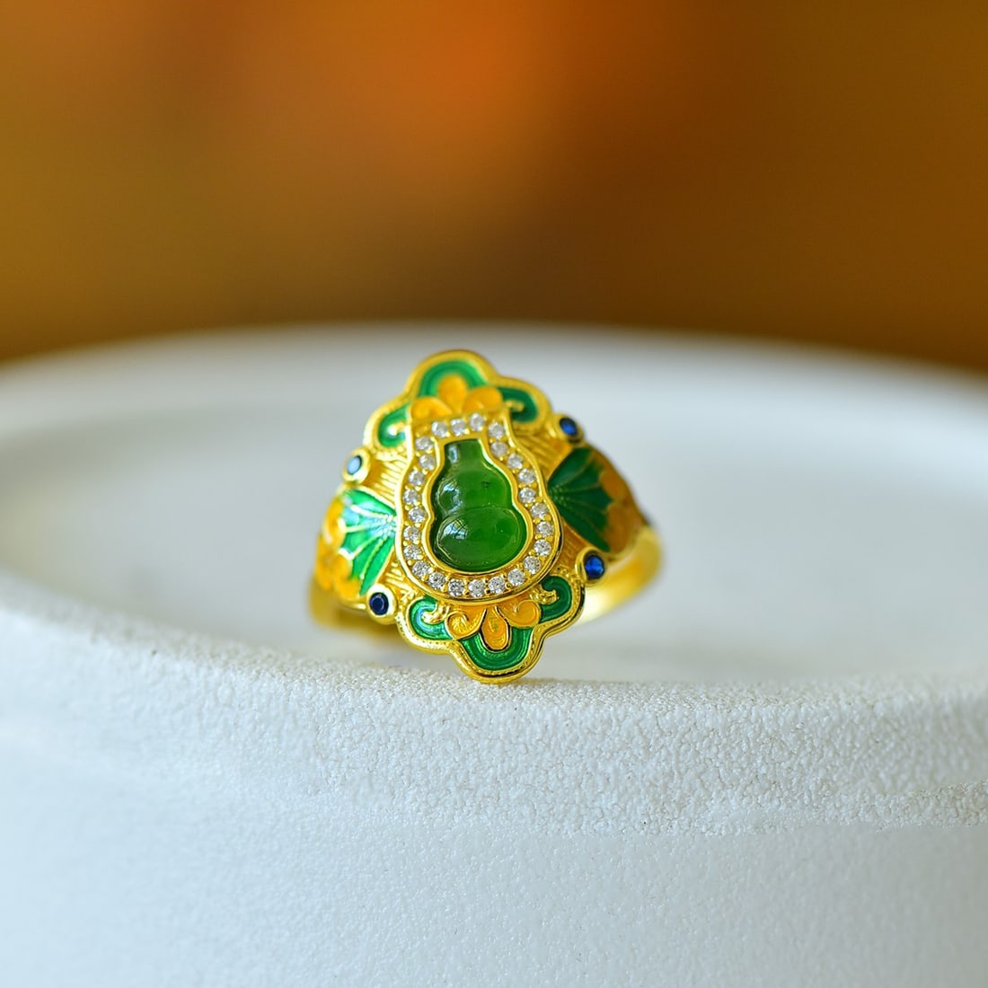 An Exquisite Sterling Silver-Gold Plated Inlaid Jasper Ring,Inlaid Diamond: An Exquisite Sterling Silver-Gold Plated Inlaid Jasper Ring,Inlaid Diamond,Size:5mmx7mm 纯银镀金镶碧玉戒指,嵌钻石