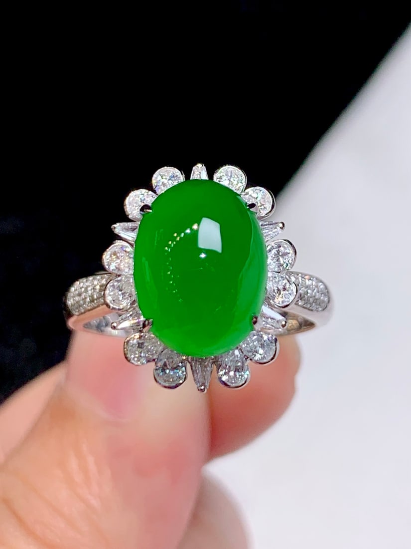 An Exquisite 18k Gold Diamond Inlaid Jadeite Ring: An Exquisite 18k Gold Diamond Inlaid Jadeite Ring,Size(Loose Stone):11mmx8.2mmx5mm #14 18k金钻镶嵌翡翠戒指