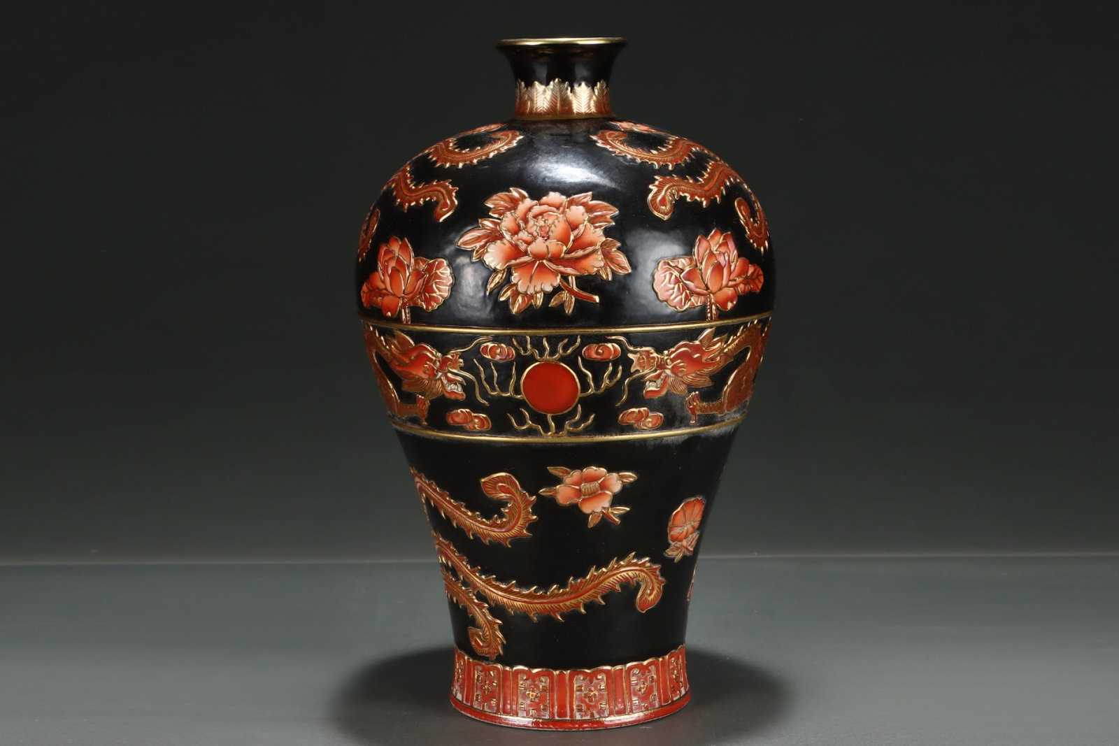 An Exquisite Ugyen Glazed Enamel Painted Gold Dragon and Phoenix Pattern Vase,with Chinese Vertical: An Exquisite Ugyen Glazed Enamel Painted Gold Dragon and Phoenix Pattern Vase,with Chinese Vertical Scroll Ink Painting on Silk,Qing Dynasty,China,Qianlong Six-character Mark,Size:(Without frame)24inx