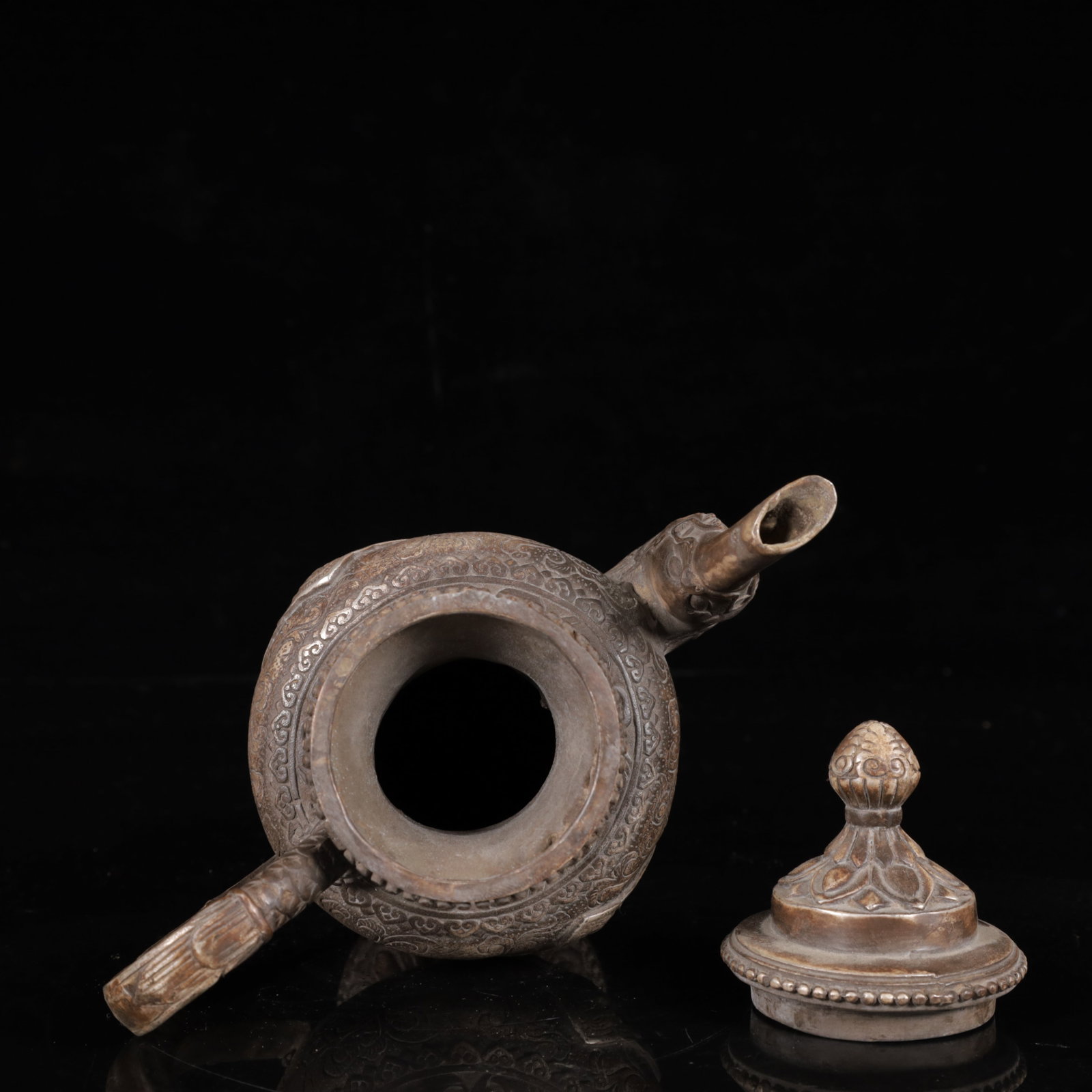 An Exquisite Silver-Plated Bronze Figure Pattern Ewer - 10