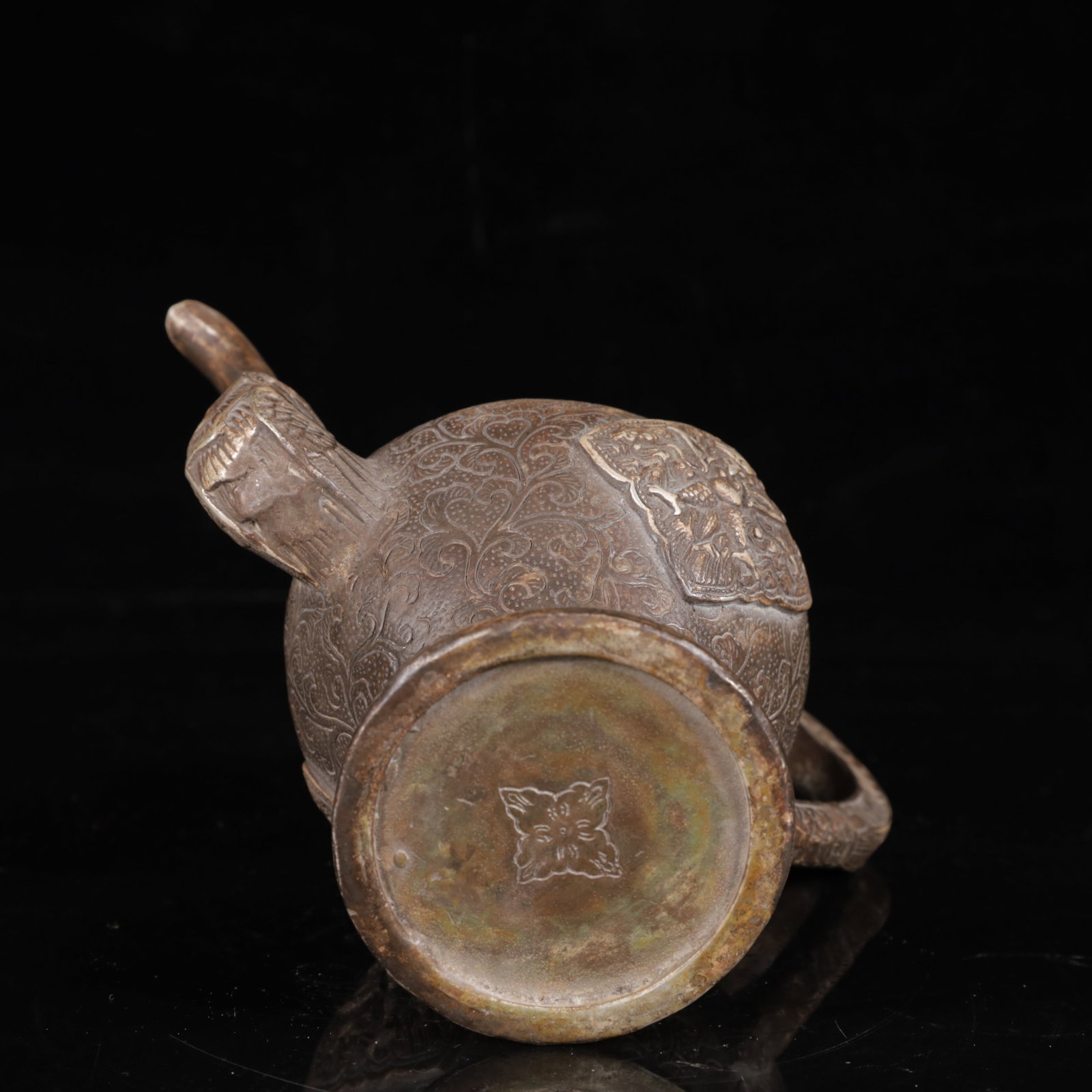 An Exquisite Silver-Plated Bronze Figure Pattern Ewer - 11