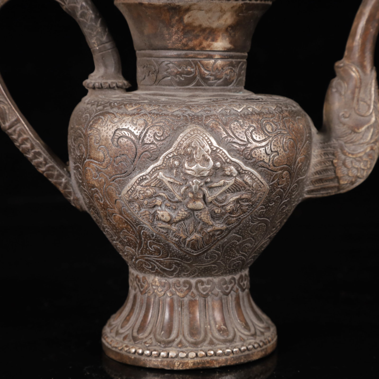 An Exquisite Silver-Plated Bronze Figure Pattern Ewer - 3