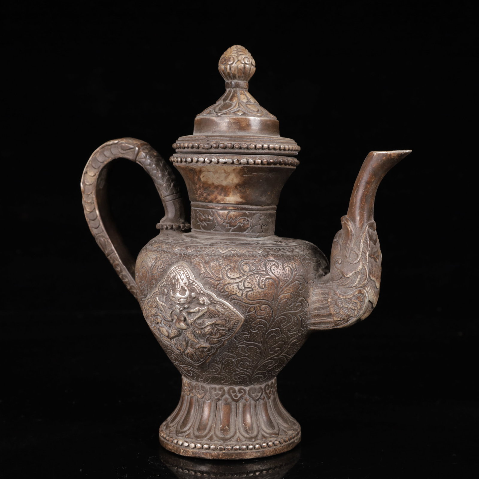 An Exquisite Silver-Plated Bronze Figure Pattern Ewer - 4