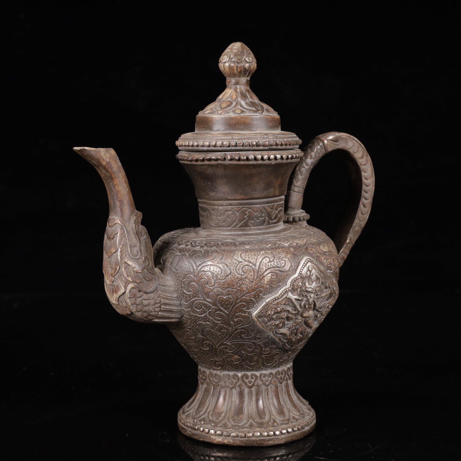 An Exquisite Silver-Plated Bronze Figure Pattern Ewer - 6