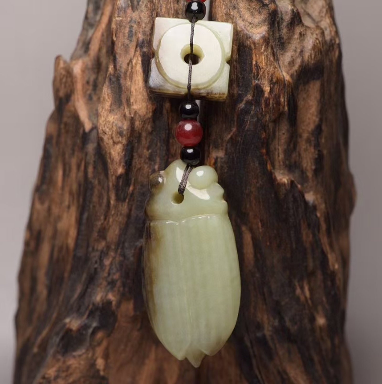 An Exquisite White Jade Cicada Pendant: An Exquisite White Jade Cicada Pendant,Qing Dynasty,China,Size:3.9inx1.2inx0.5in,Weight:62g 白玉蝉佩,中国清代