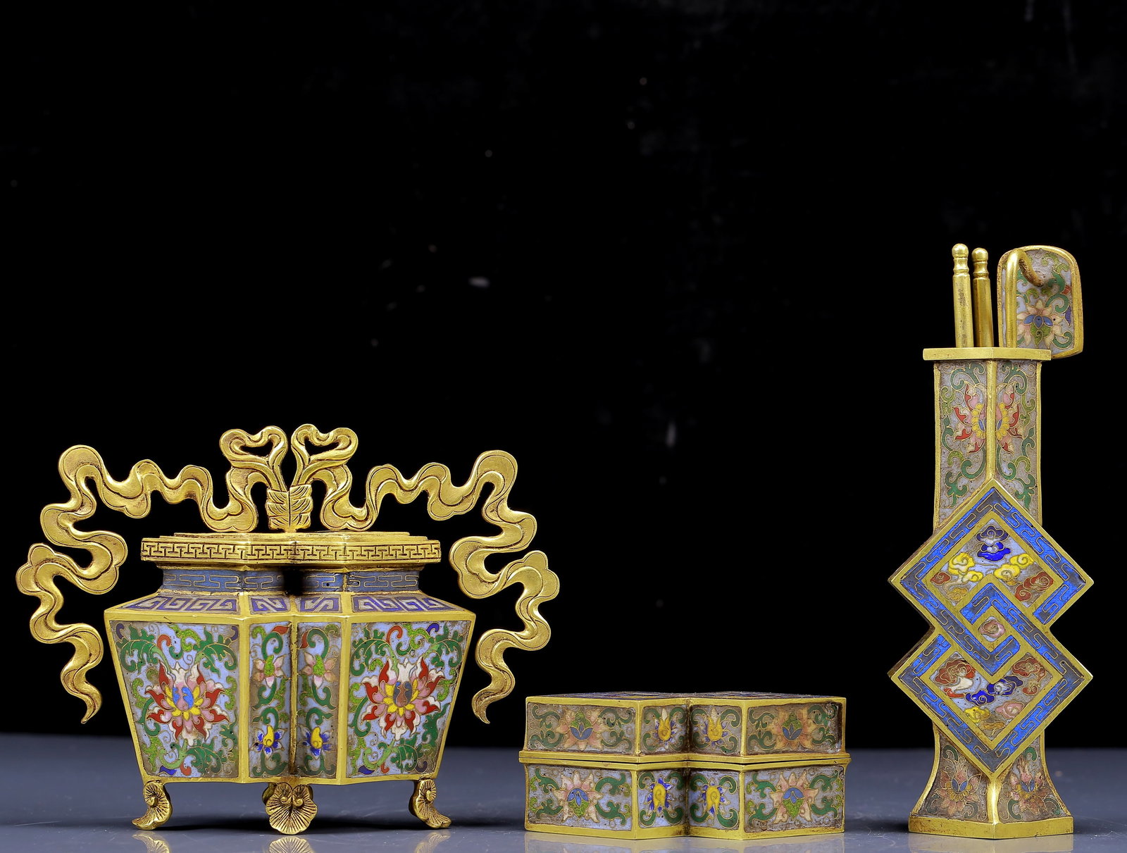 A Set of Fine Cloisonne Censer and Vase and Box: A Set of Fine Cloisonne Censer and Vase and Box,Qing Dynasty, China,Qianlong Four-character Mark,Size:7.1inx2.4inx7.9in,Total Weight:2620g