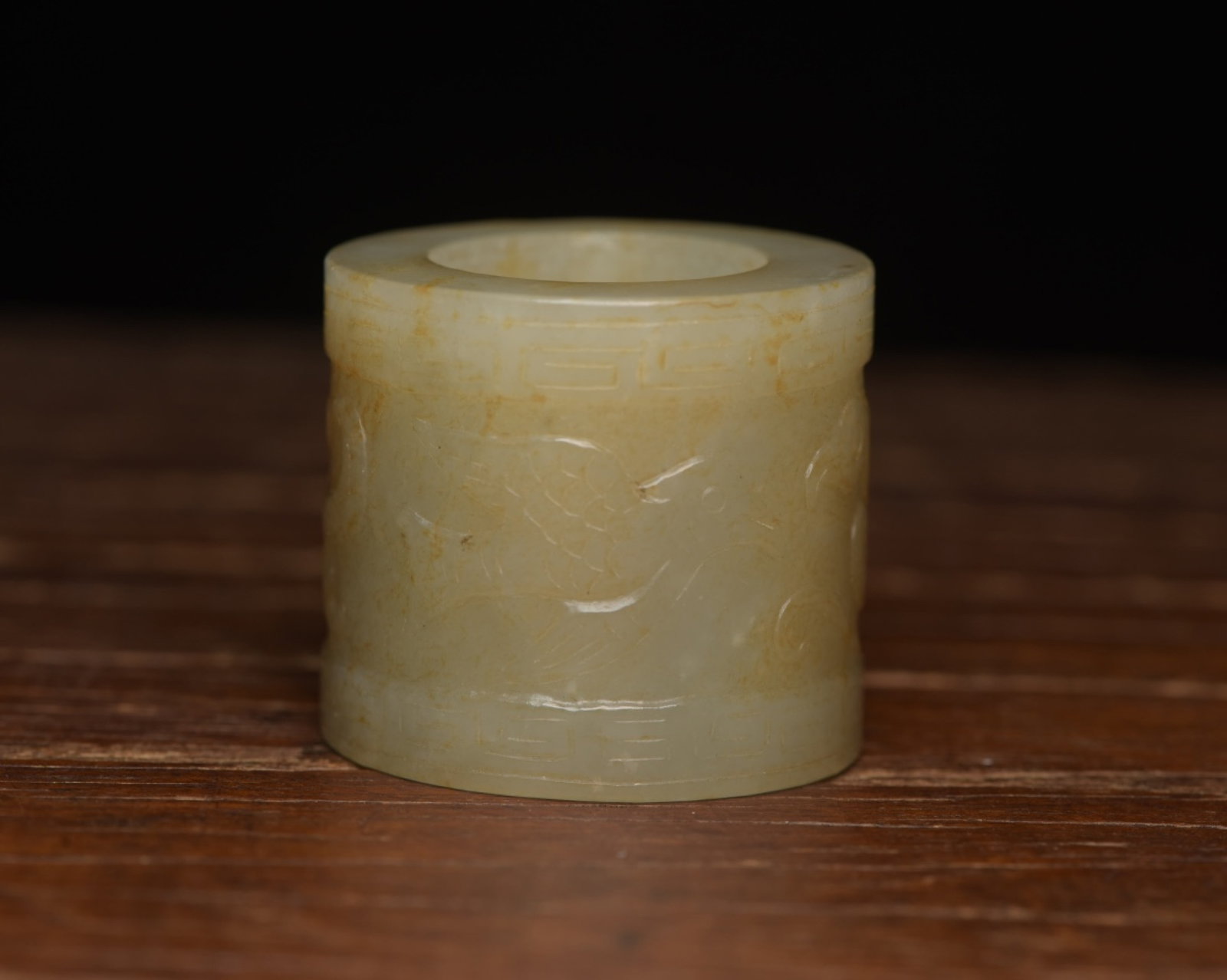 An Exquisite White Jade Phoenix Pattern Thumb Ring: An Exquisite White Jade Phoenix Pattern Thumb Ring,Qing Dynasty,China,Size:1.6inx1inx1.5in,Weight:86g 白玉凤纹扳指,中国清代