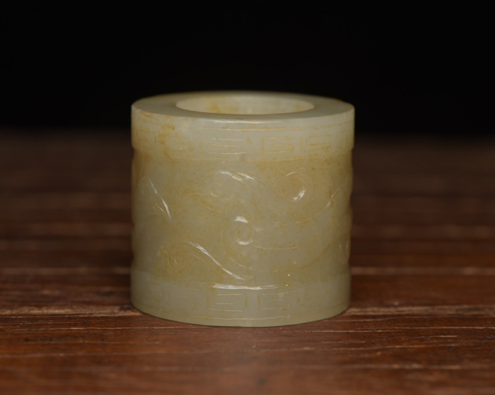 An Exquisite White Jade Phoenix Pattern Thumb Ring - 2