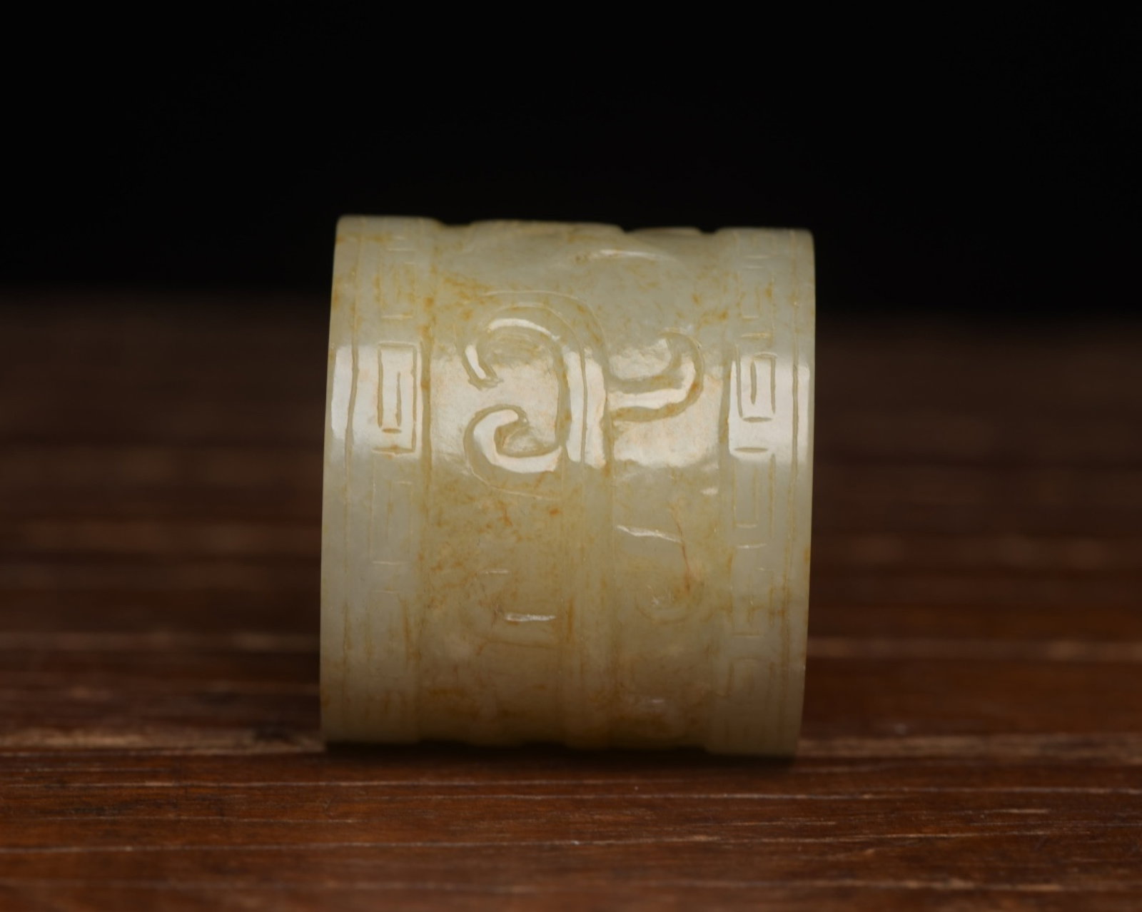 An Exquisite White Jade Phoenix Pattern Thumb Ring - 5