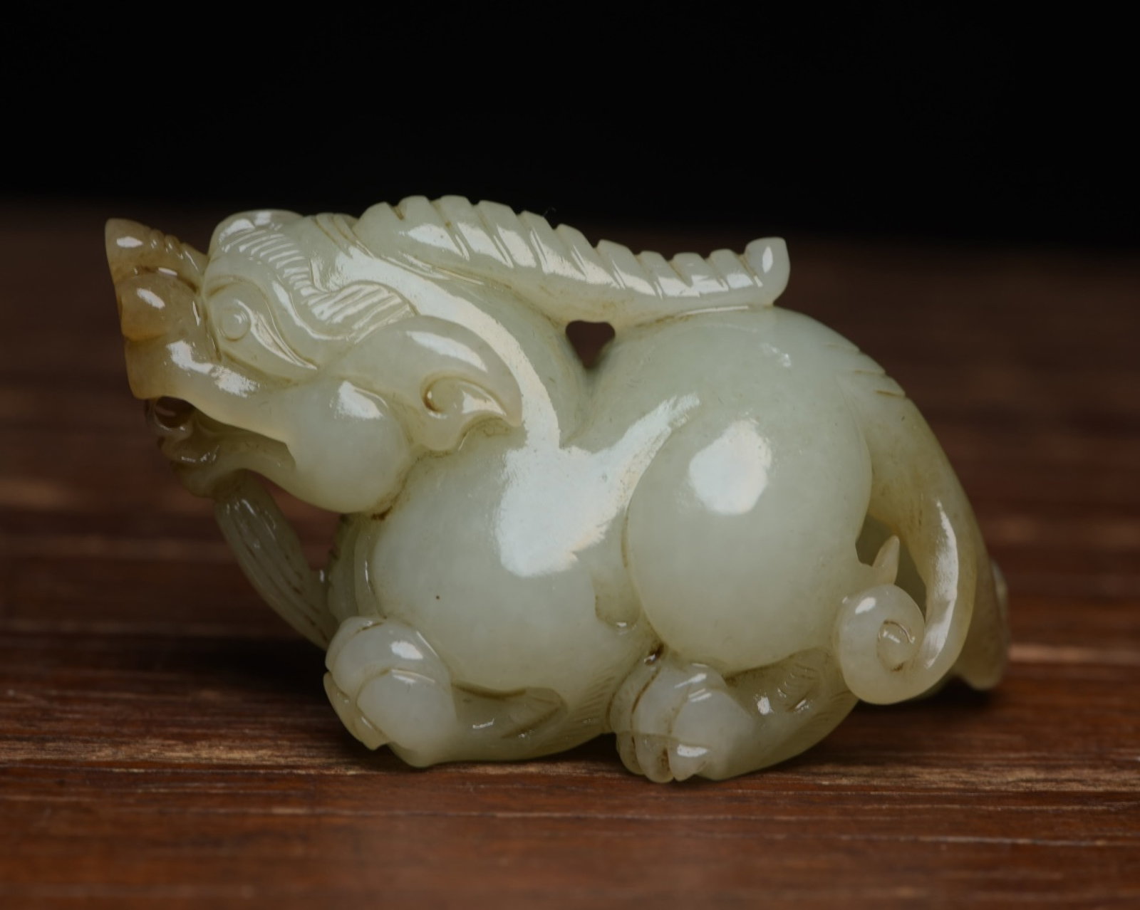 An Exquisite White Jade Beast Ornament: An Exquisite White Jade Beast Ornament,Qing Dynasty,China,Size:2.6inx1.4inx1.3in,Weight:83g 白玉兽摆件,中国清代