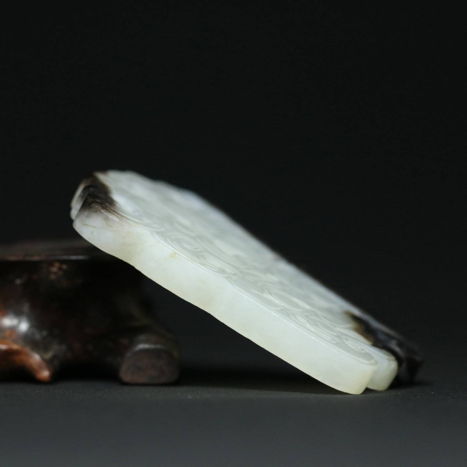 An Exquisite White Jade Beast-Face Pattern Pendant - 3