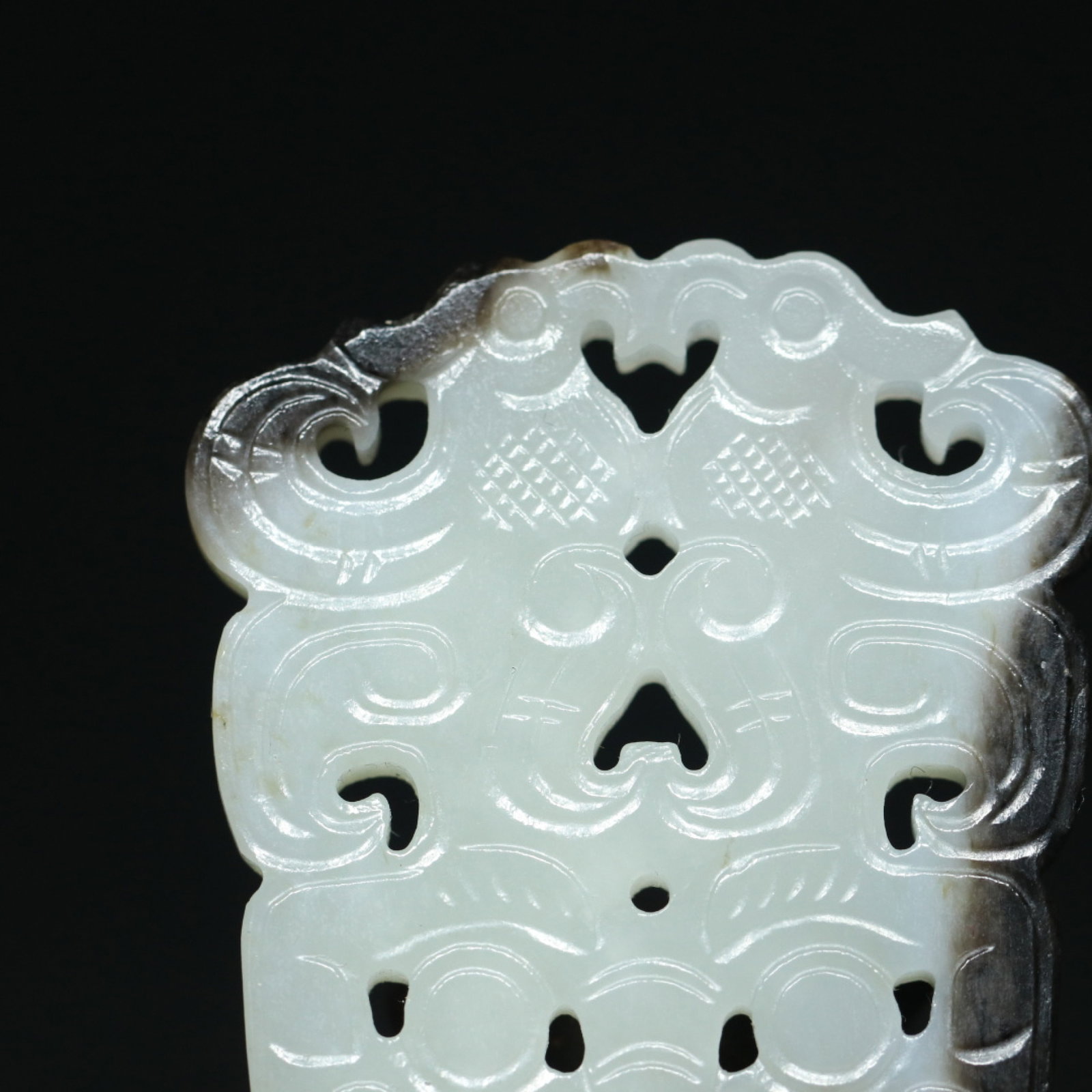 An Exquisite White Jade Beast-Face Pattern Pendant - 4