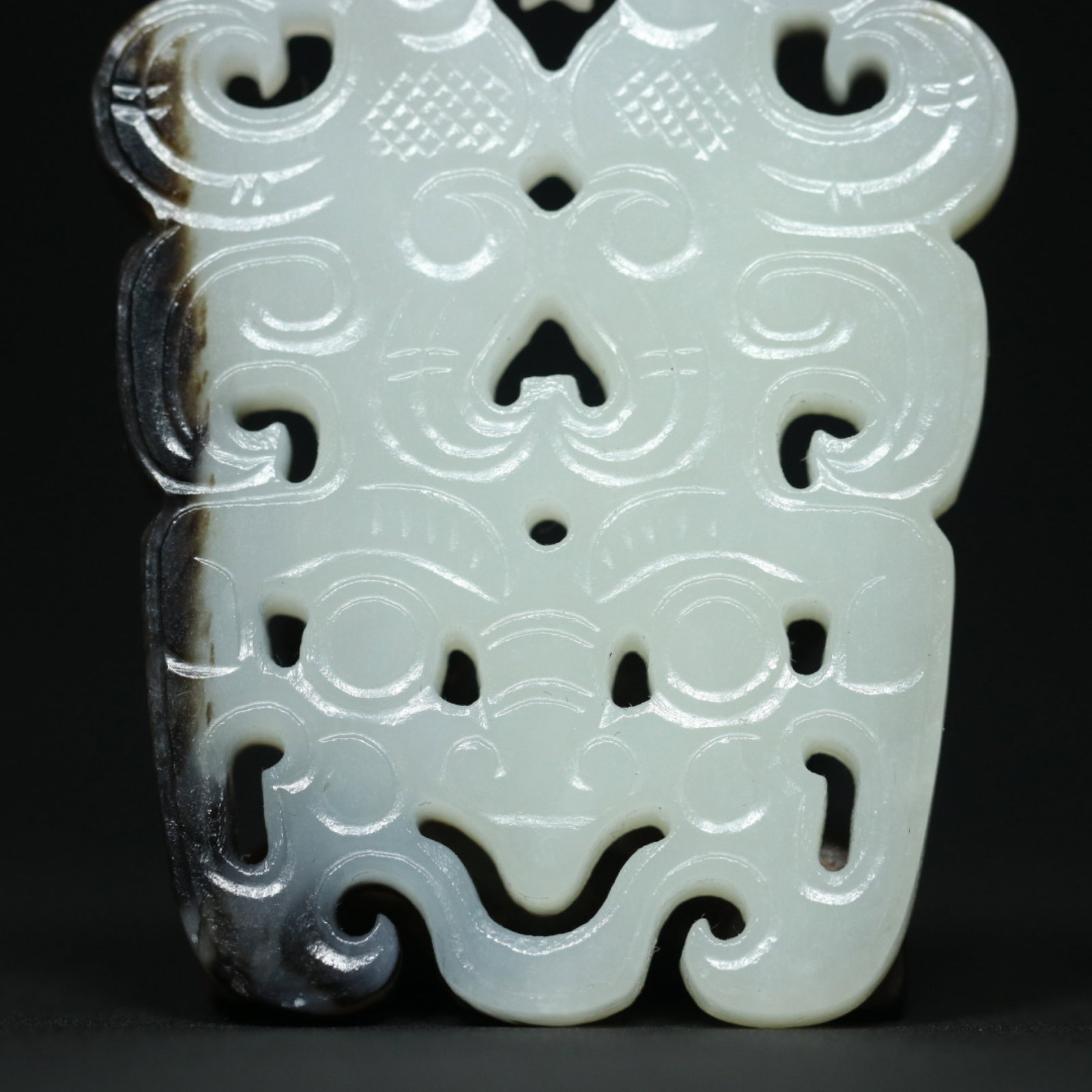 An Exquisite White Jade Beast-Face Pattern Pendant - 9