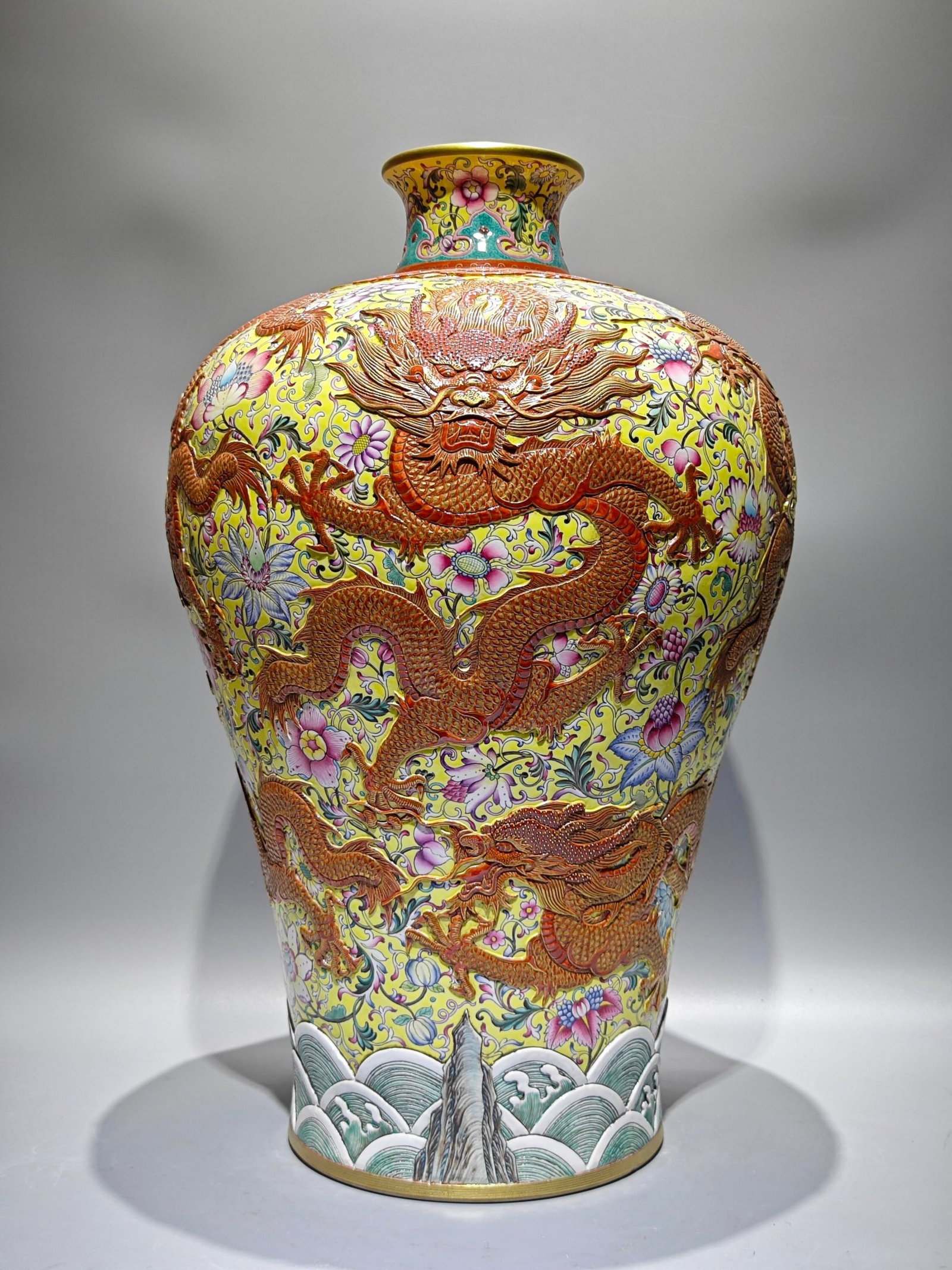 A Huge Yellow Ground Enamel Painted Gold Lotus and Dragon Pattern Vase: A Huge Yellow Ground Enamel Painted Gold Lotus and Dragon Pattern Vase,Qing Dynasty,China,Qianlong Six-character Mark,Size:22.2inx14.2in 黄地珐琅彩描金缠