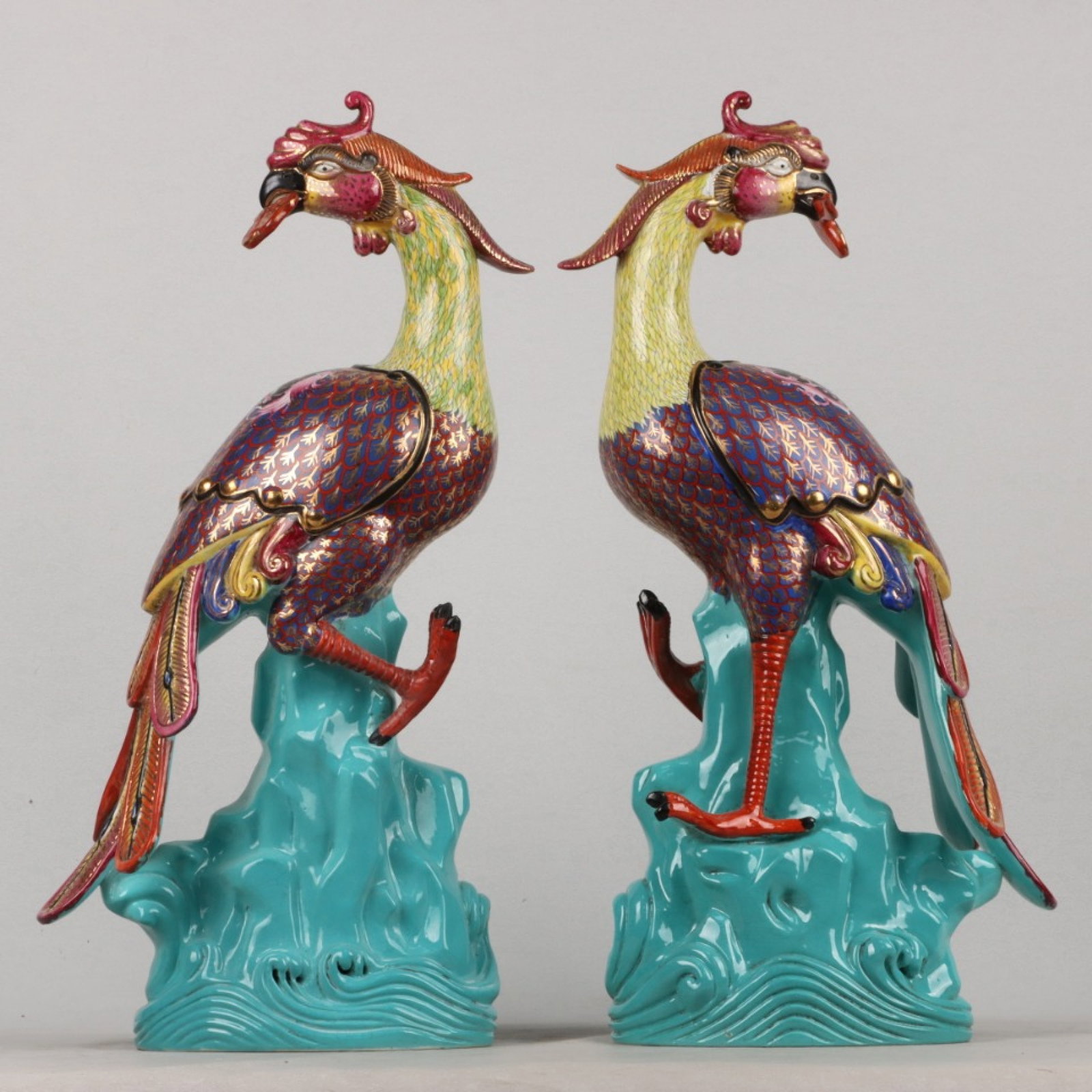 A Pair of Huge Enamel Gilt Peacock Pattern: A Pair of Huge Enamel Gilt Peacock Pattern,Qing Dynasty, China,Qianlong Four-character Mark,Size:18.1inx9.1in 一对珐琅彩鎏金孔雀纹,中&
