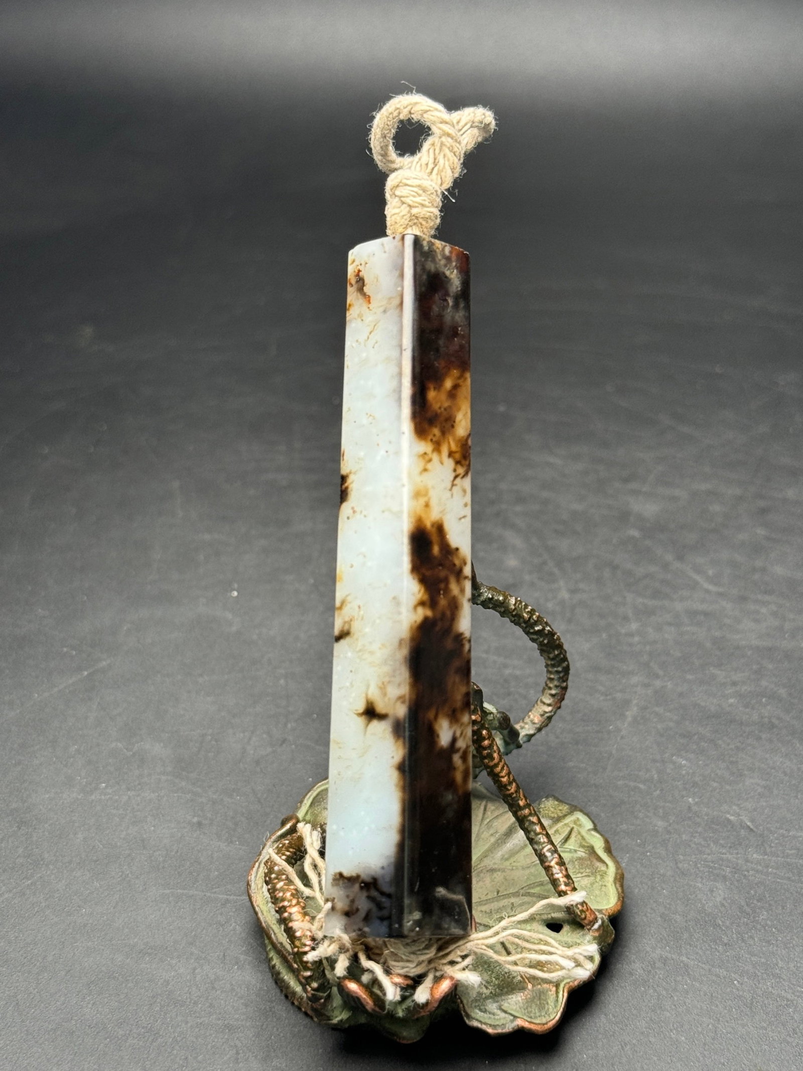 An Exquisite White Jade Pendant: An Exquisite White Jade Pendant,Qing Dynasty,China,Size:13mmx14mmx83mm,Weight:42g 白玉挂件,中国清代