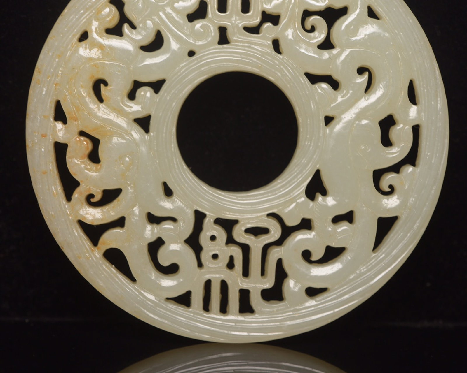 An Exquisite White Jade Dragon Pattern Pendant - 9