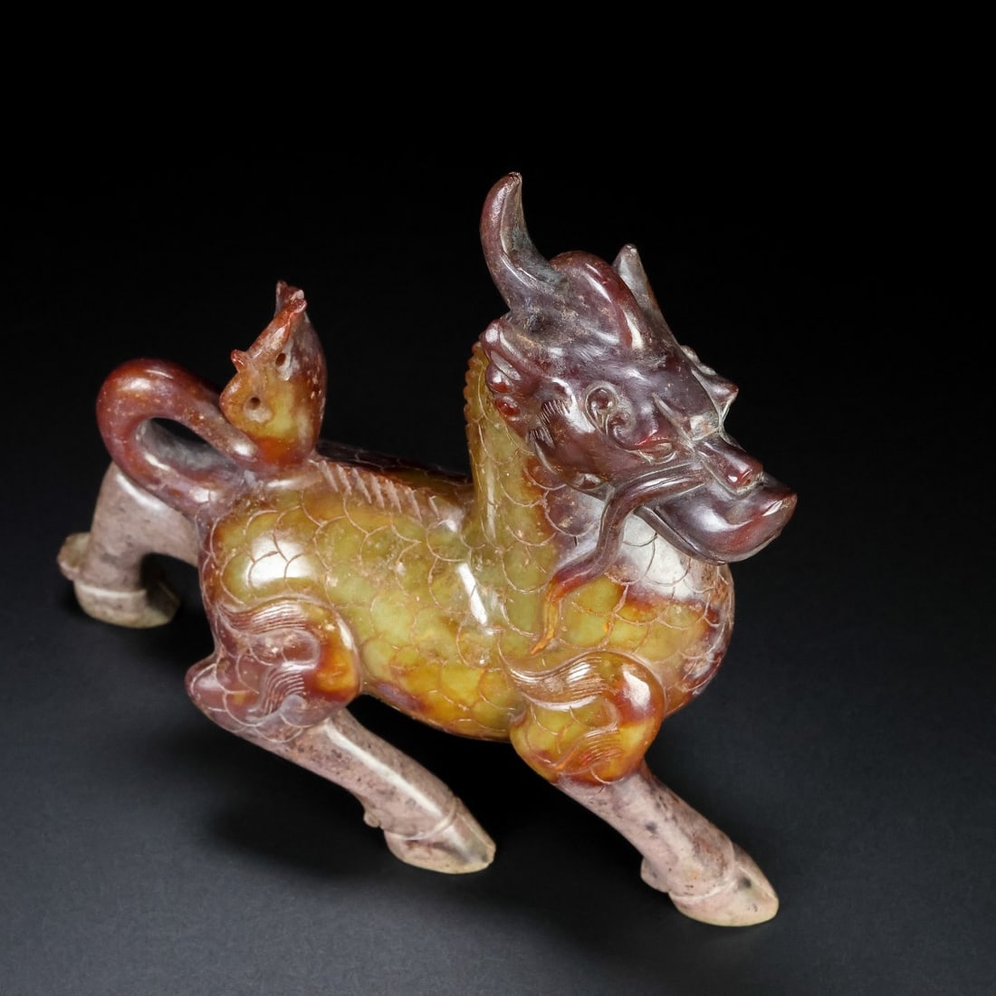 An Exquisite White Jade Horse Ornament: An Exquisite White Jade Horse Ornament,Qing Dynasty,China,Size:5.9inx2.4inx5.5in,Weight:638g 白玉马摆件,中国清代