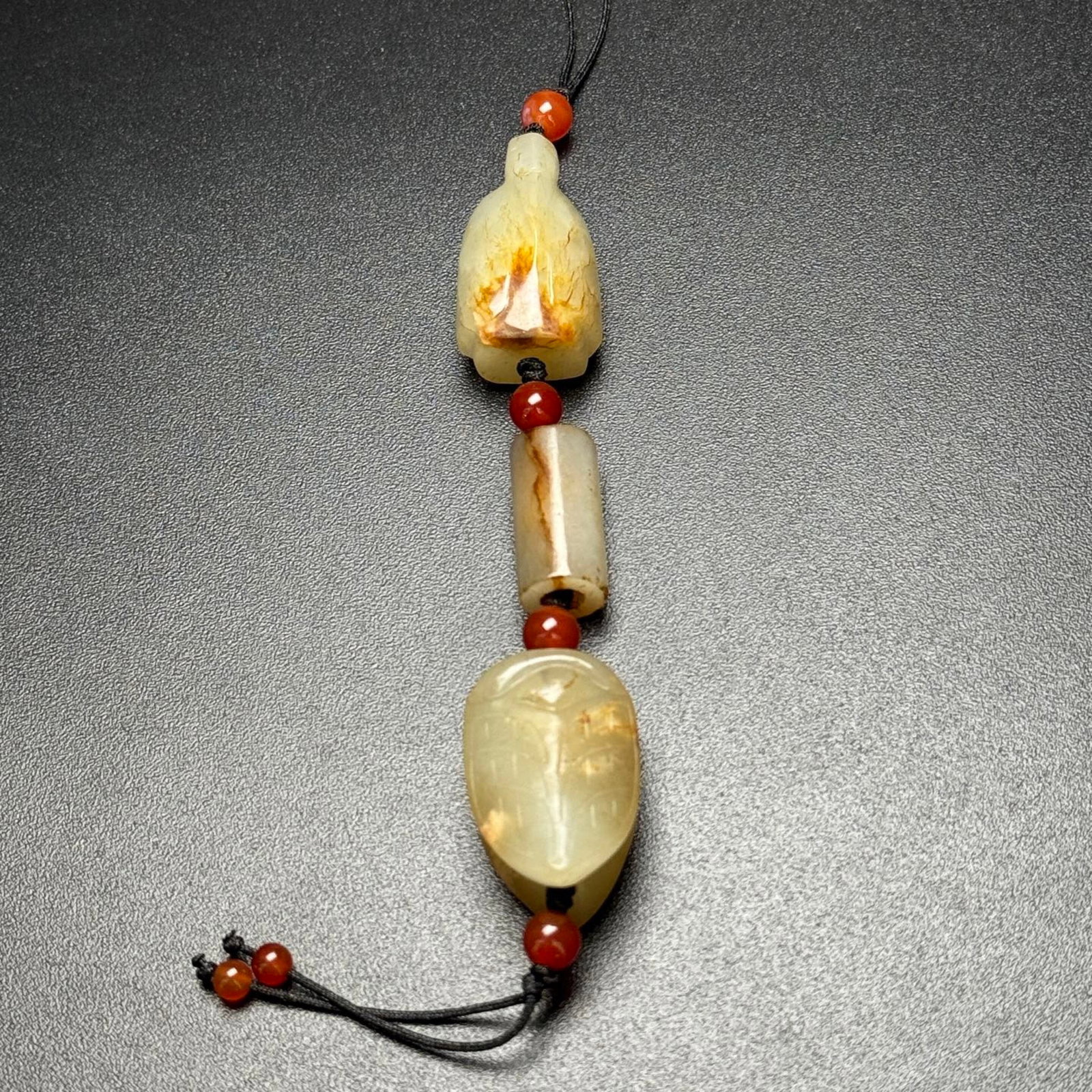 An Exquisite White Jade Figure Pendant: An Exquisite White Jade Figure Pendant,Qing Dynasty,China,Size:107mmx18mmx15mm,Weight:30g 白玉人物挂件,中国清代