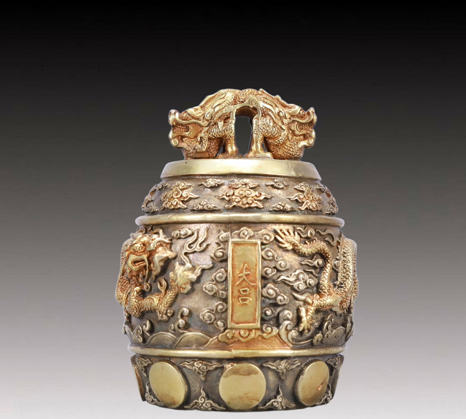 A Rare Gilt Silver Dragon Pattern Chime: A Rare Gilt Silver Dragon Pattern Chime,Qing Dynasty, China,Qianlong Mark,Size:3.5inx4.7in,Weight:1150g 银鎏金龙纹编钟,中国清代,ߙ