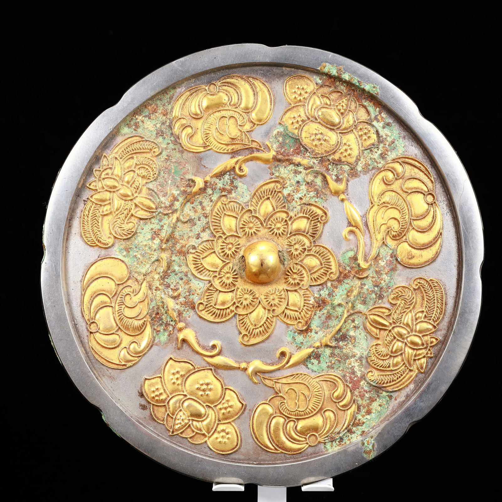 An Archaic Bronze Inlaid Gold and Silver Flower Pattern Round Mirror: An Archaic Bronze Inlaid Gold and Silver Flower Pattern Round Mirror,The Warring States period in China,Size:8.7inx1in,Weight:1400g