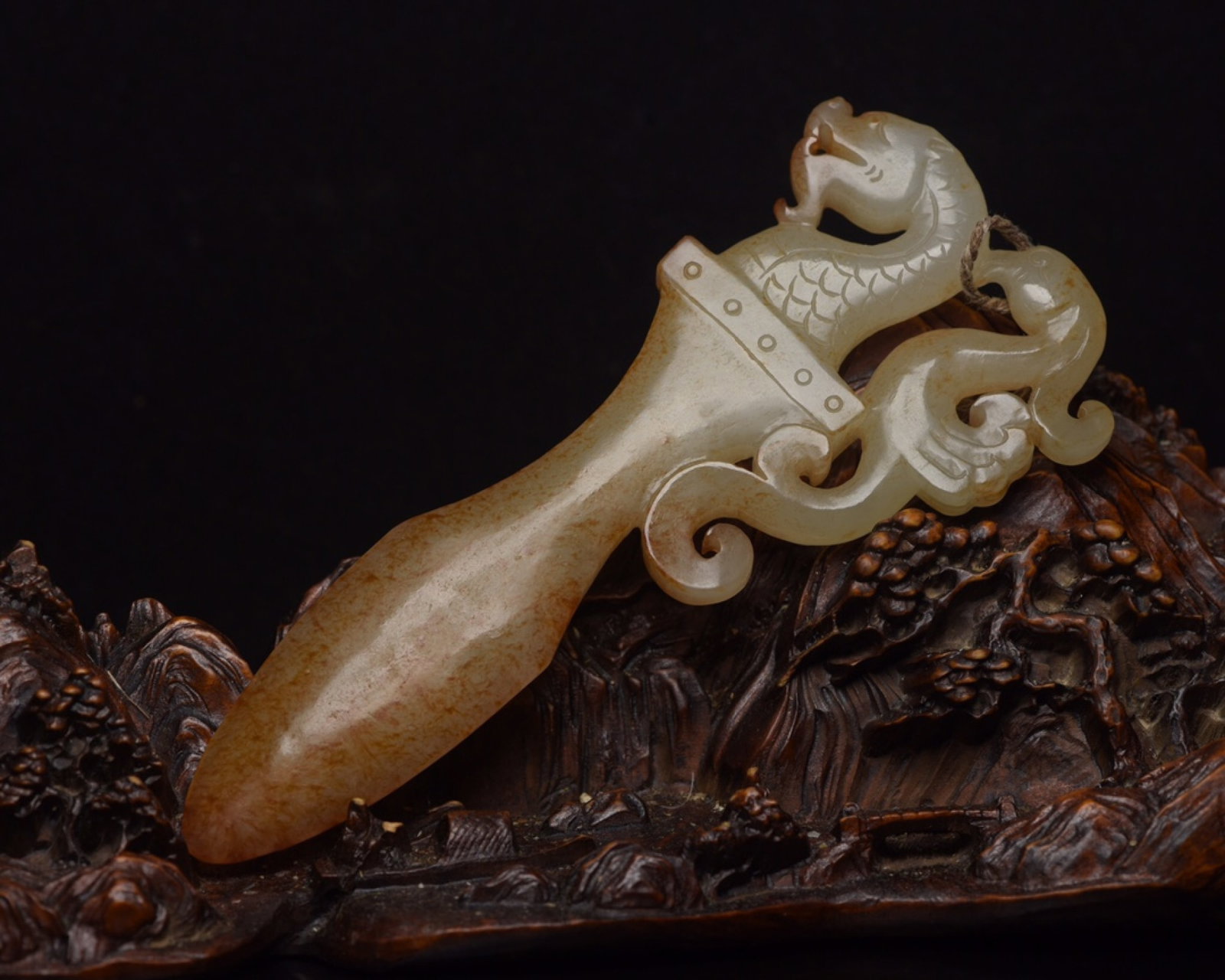 An Exquisite White Jade Dragon and Phoenix Pattern Pendant: An Exquisite White Jade Dragon and Phoenix Pattern Pendant,Qing Dynasty,China,Size:5inx2.2inx0.3in,Weight:62g 白玉龙凤纹佩,中国清代