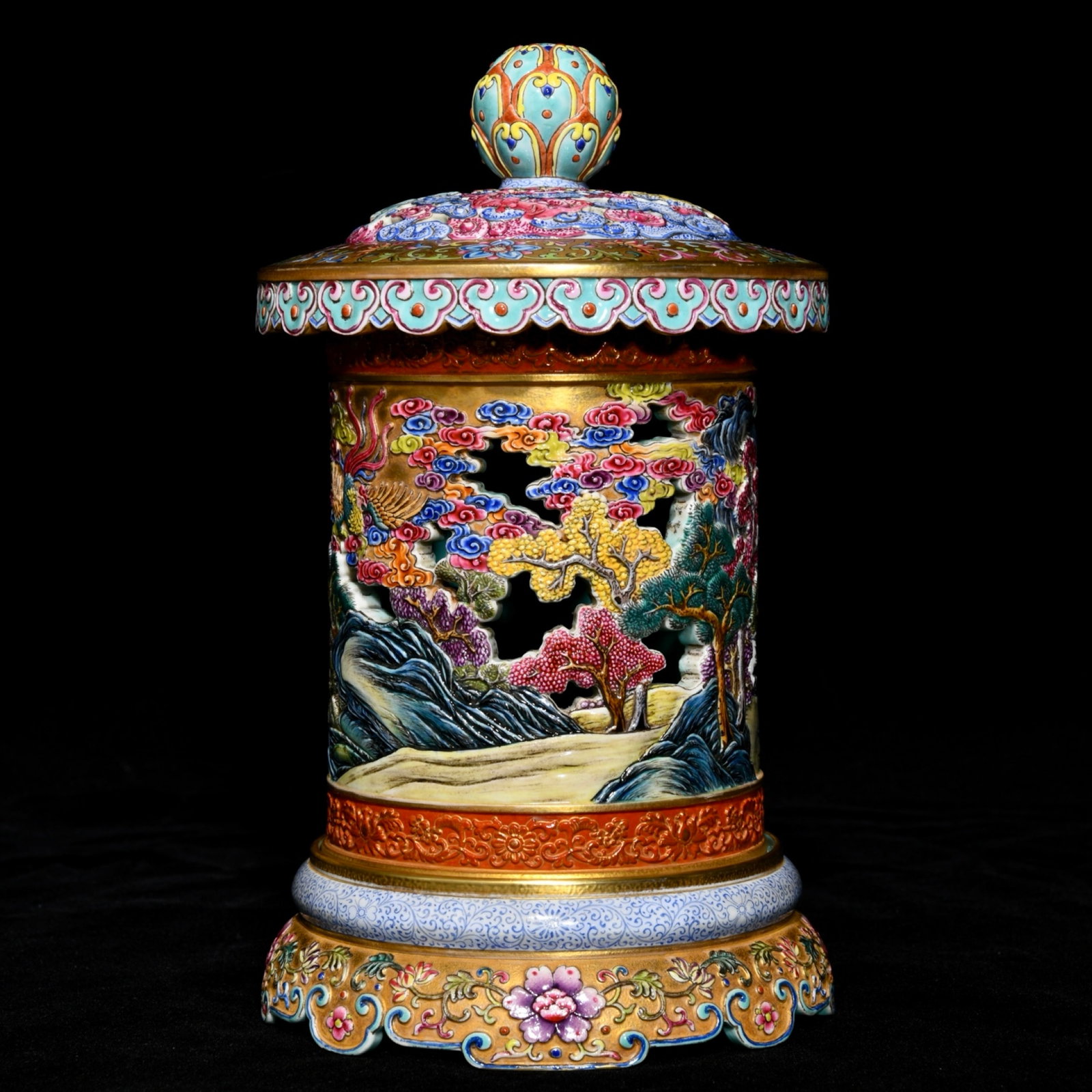 An Exquisite Gold Ground Famille-Rose Landscape Pattern Censer: An Exquisite Gold Ground Famille-Rose Landscape Pattern Censer,Qing Dynasty,China,Qianlong Six-character Mark,Size:8.7inx5.2in 金地粉彩山水纹香炉,