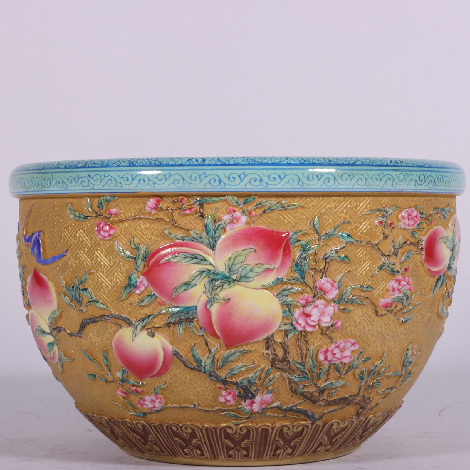An Exquisite Enamel Gold Ground Bats and Peach Pattern Vat,with poem: An Exquisite Enamel Gold Ground Bats and Peach Pattern Vat,with poem,Qing Dynasty,China,Qianlong Six-character Mark,Size:3.9inx6.1in 珐琅彩金地福寿纹