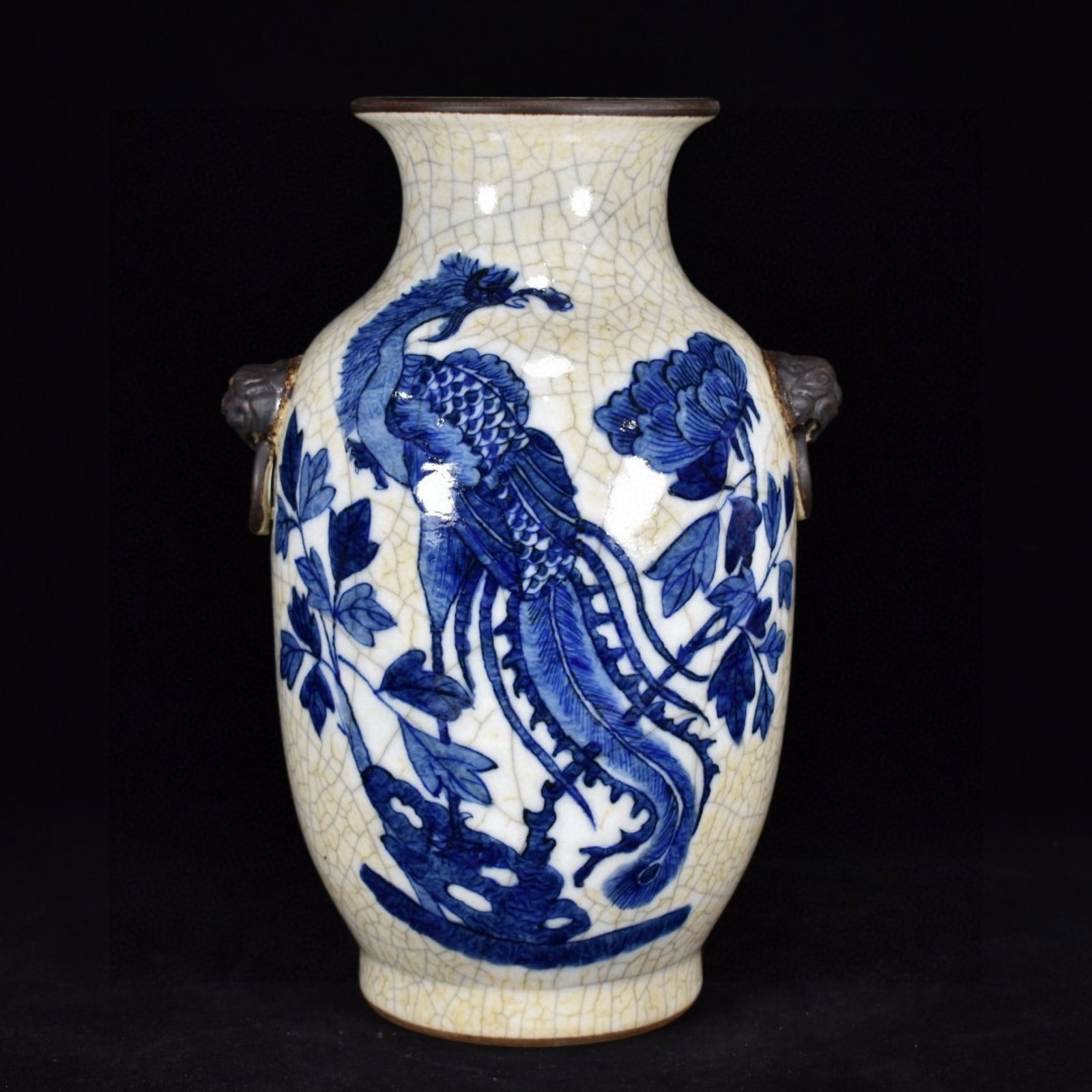 An Exquisite Ge yao Blue and White Flower and Bird Pattern Vase: An Exquisite Ge yao Blue and White Flower and Bird Pattern Vase,Qing Dynasty,China,Size:10.2inx7.1in 哥窑青花花鸟纹瓶,中国清代