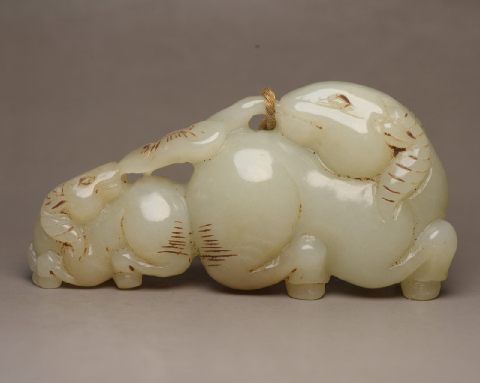 An Exquisite White Jade Sheep Ornament: An Exquisite White Jade Sheep Ornament,Qing Dynasty,China,Size:3.3inx1.6inx0.8in,Weight:99g 白玉羊摆件,中国清代