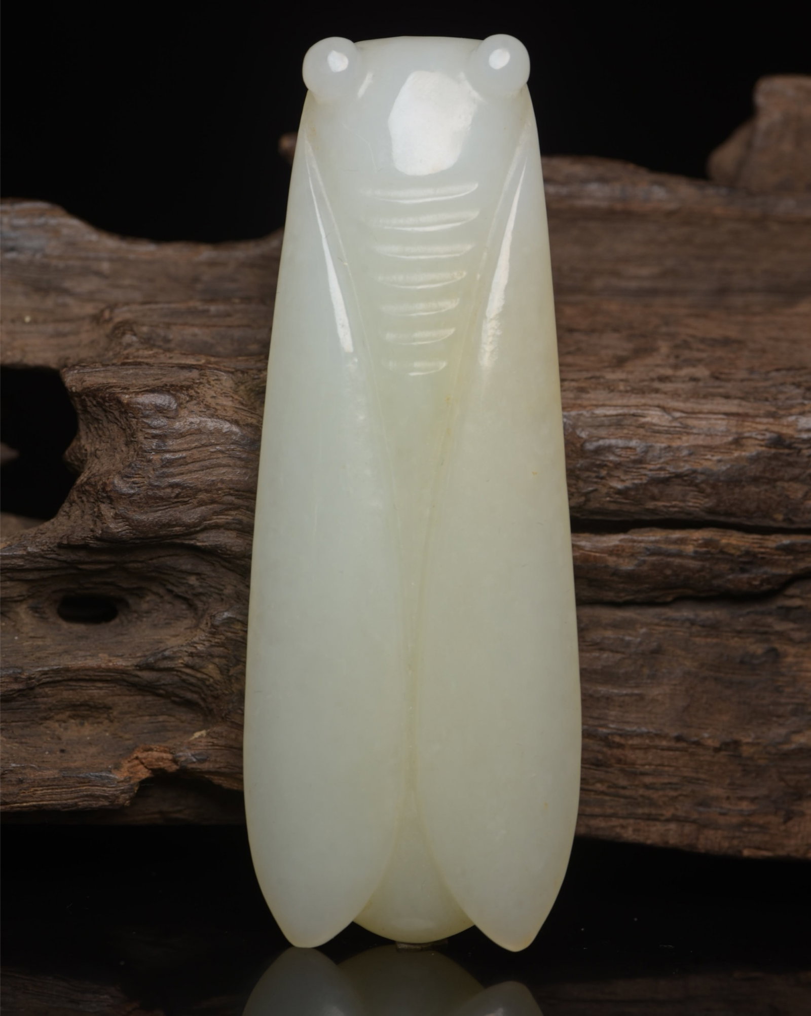 An Exquisite White Jade Cicada Ornament: An Exquisite White Jade Cicada Ornament,Qing Dynasty,China,Size:3.8inx1.4inx0.7in,Weight:97g 白玉蝉摆件,中国清代