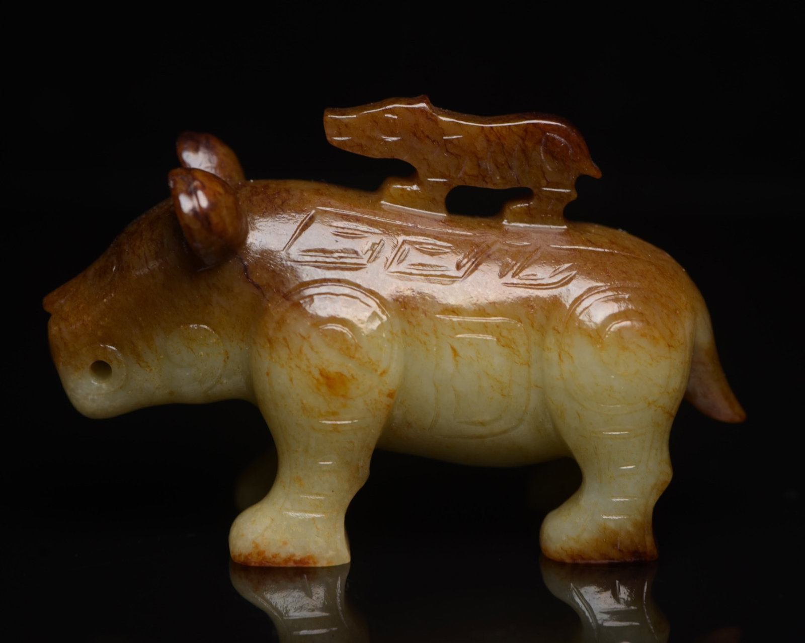 An Exquisite White Jade Beast Ornament: An Exquisite White Jade Beast Ornament,Qing Dynasty,China,Size:3.2inx2inx1.2in,Weight:130g 白玉兽摆件,中国清代